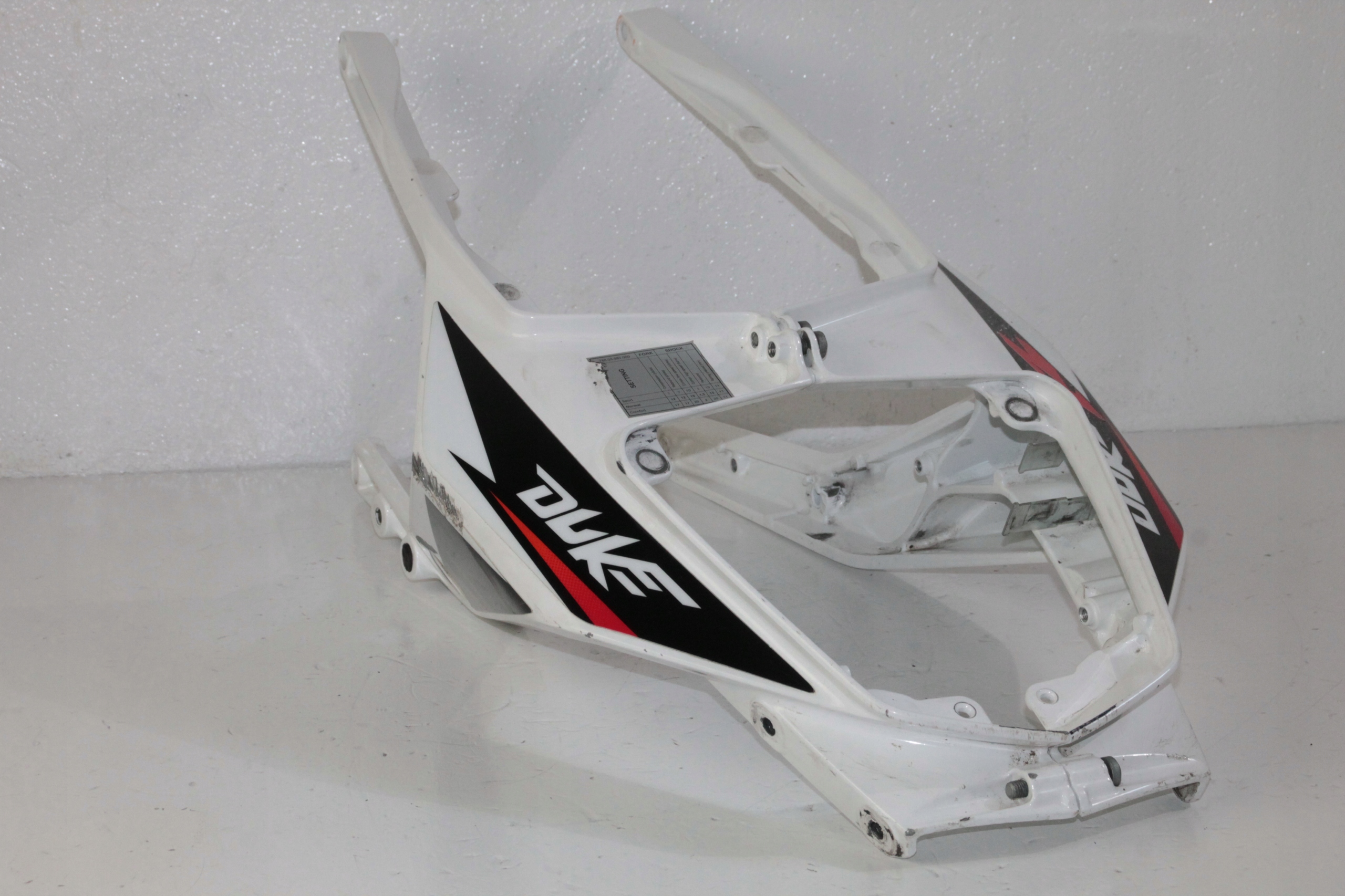 KTM690R 0001 - KTM DUKE 690 12-15 ОБТІЧНИК РАМА ЗАДУПОК ХВІСТ