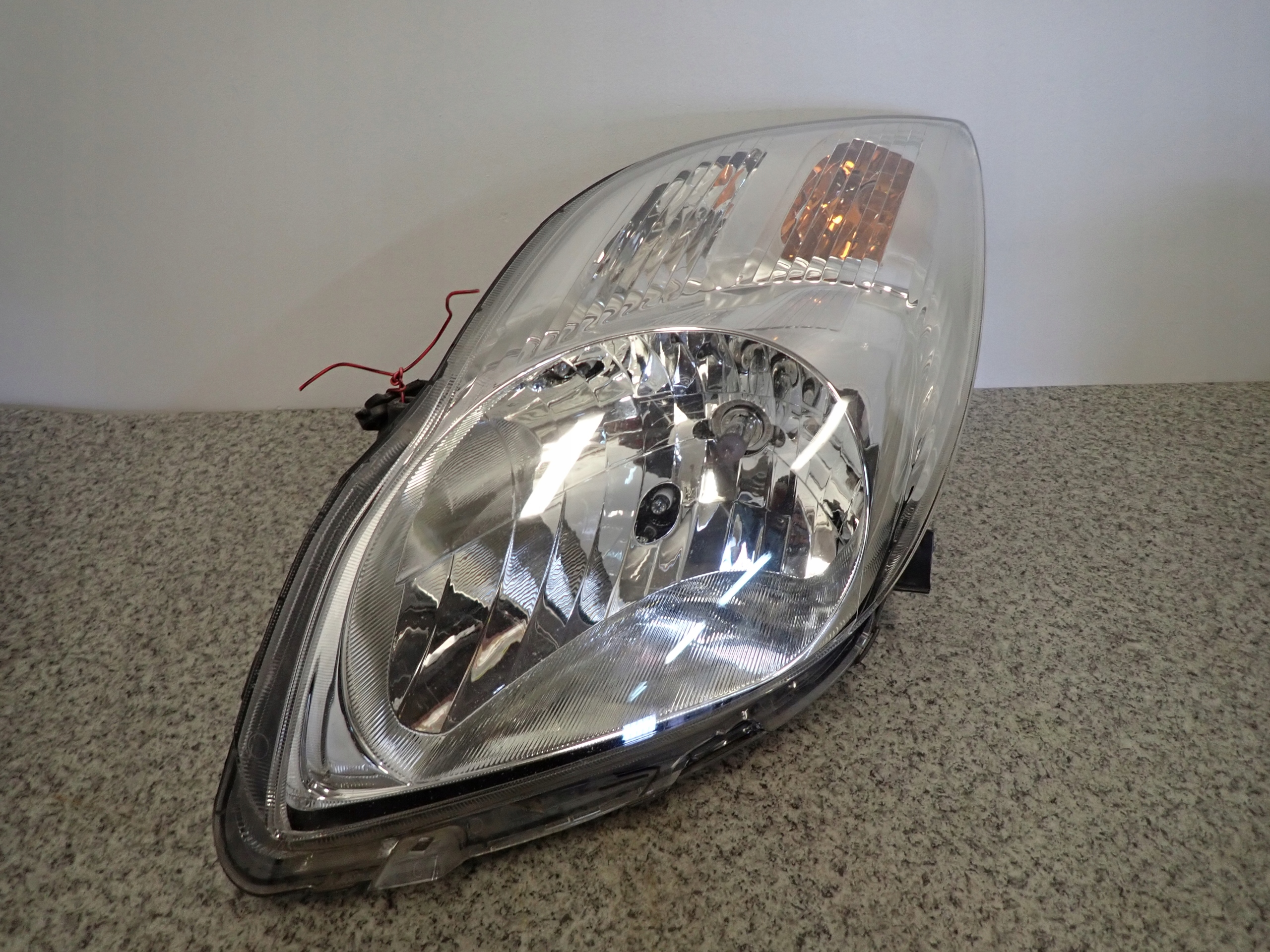 YARIS II 09-11 ФАРА ПЕРЕДНЯ ЛІВА ФАРИ EU