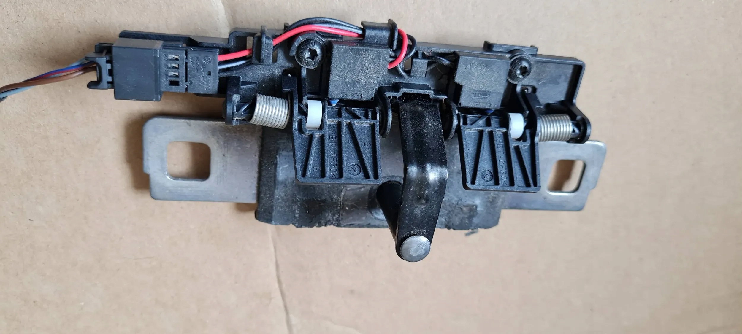 Q7 4M II ZAMEK RYGIEL KLAPY BAGAŻNIKA Q5 80A 80A827507A Numer katalogowy części 80A827507A