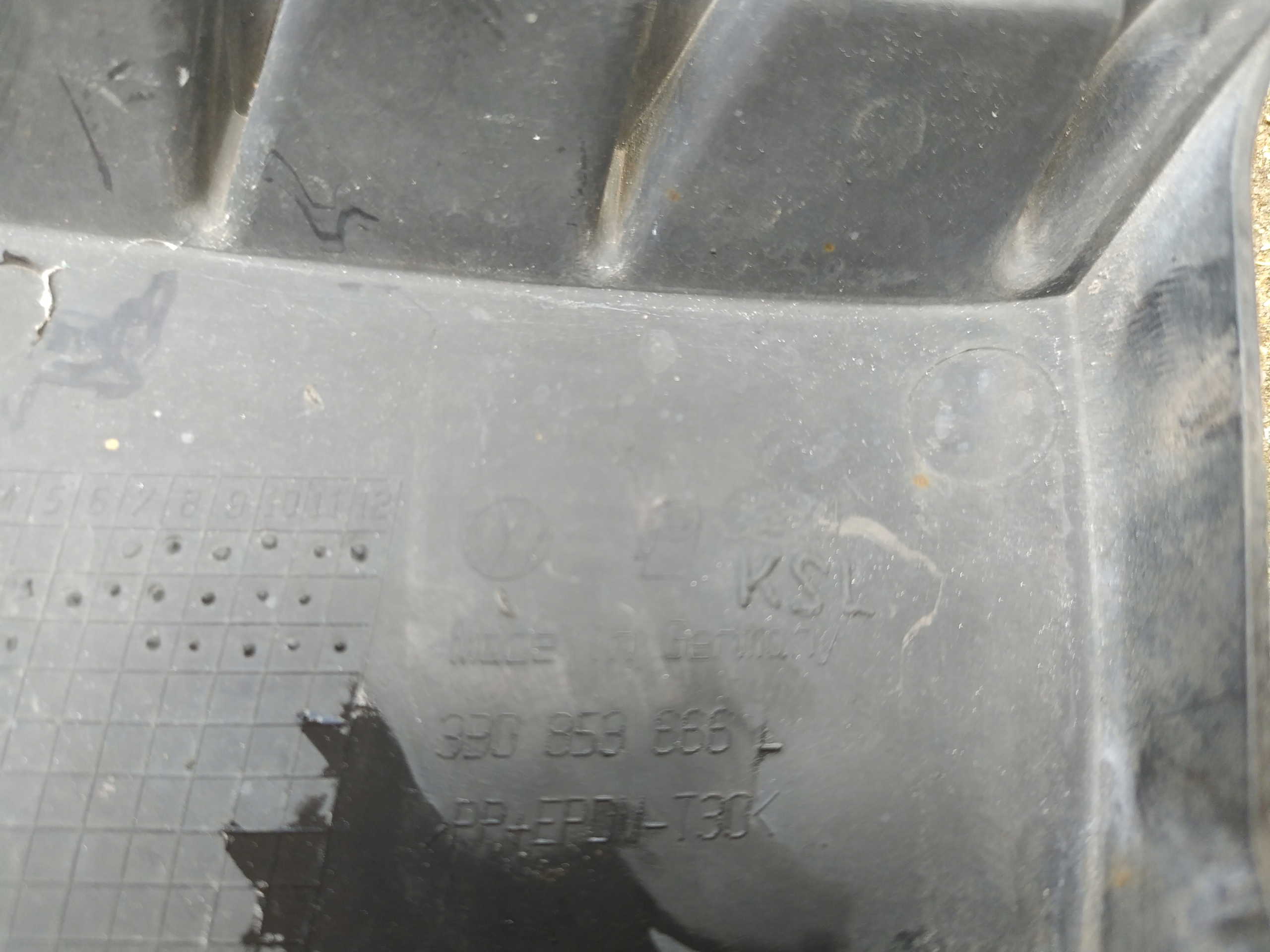 grid of a bumper left VW PASSAT B5 3B0853666L