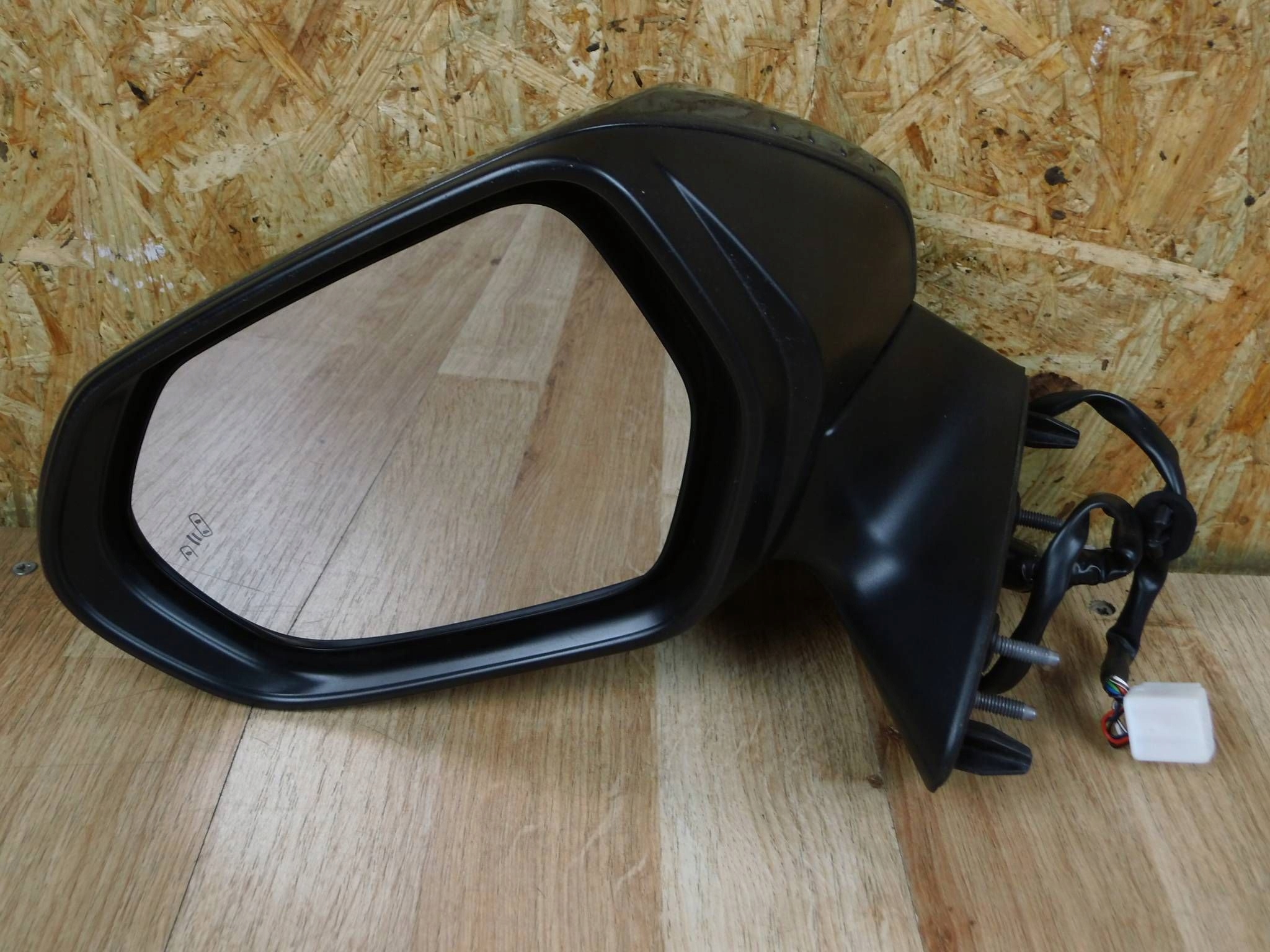 Toyota Yaris Cross 2020-2025 mirror left 9-PIN
