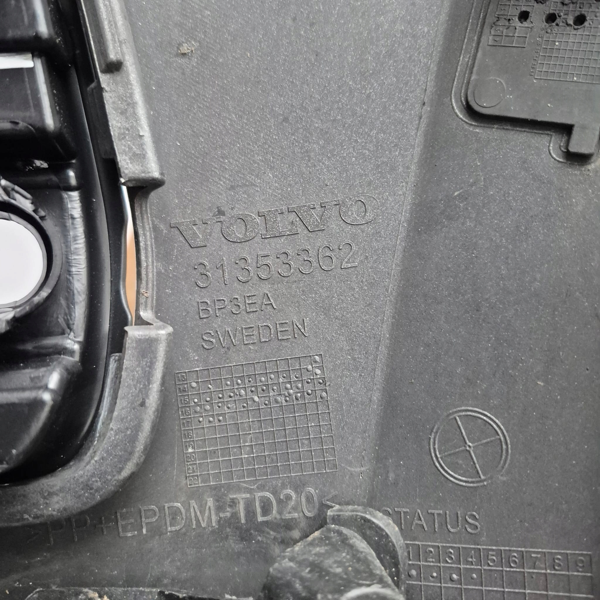 VOLVO XC90 II 15- bumper front front grill SPR PDC