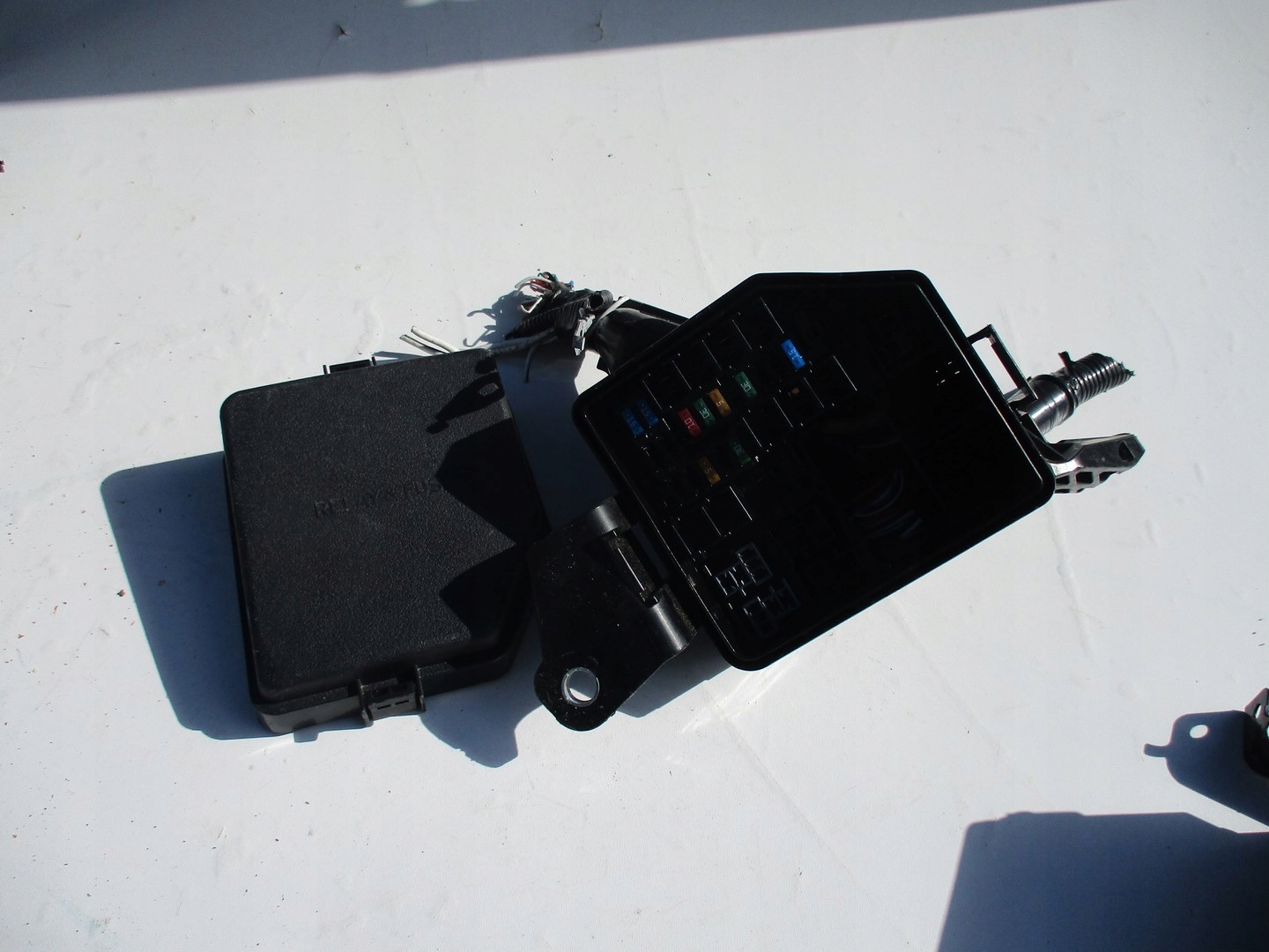MODULE FUSIBLES BOÎTE TOYOTA RAV 4 19R