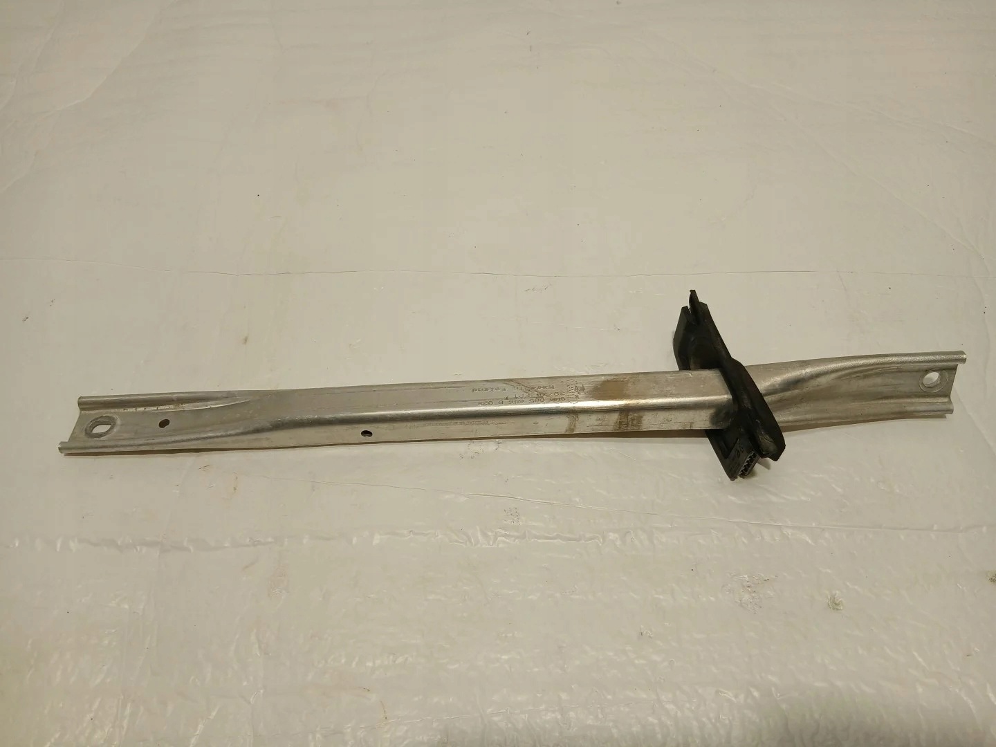 AUDI A4 B9 LIFT příčka podpěra pravá 8W0805646B