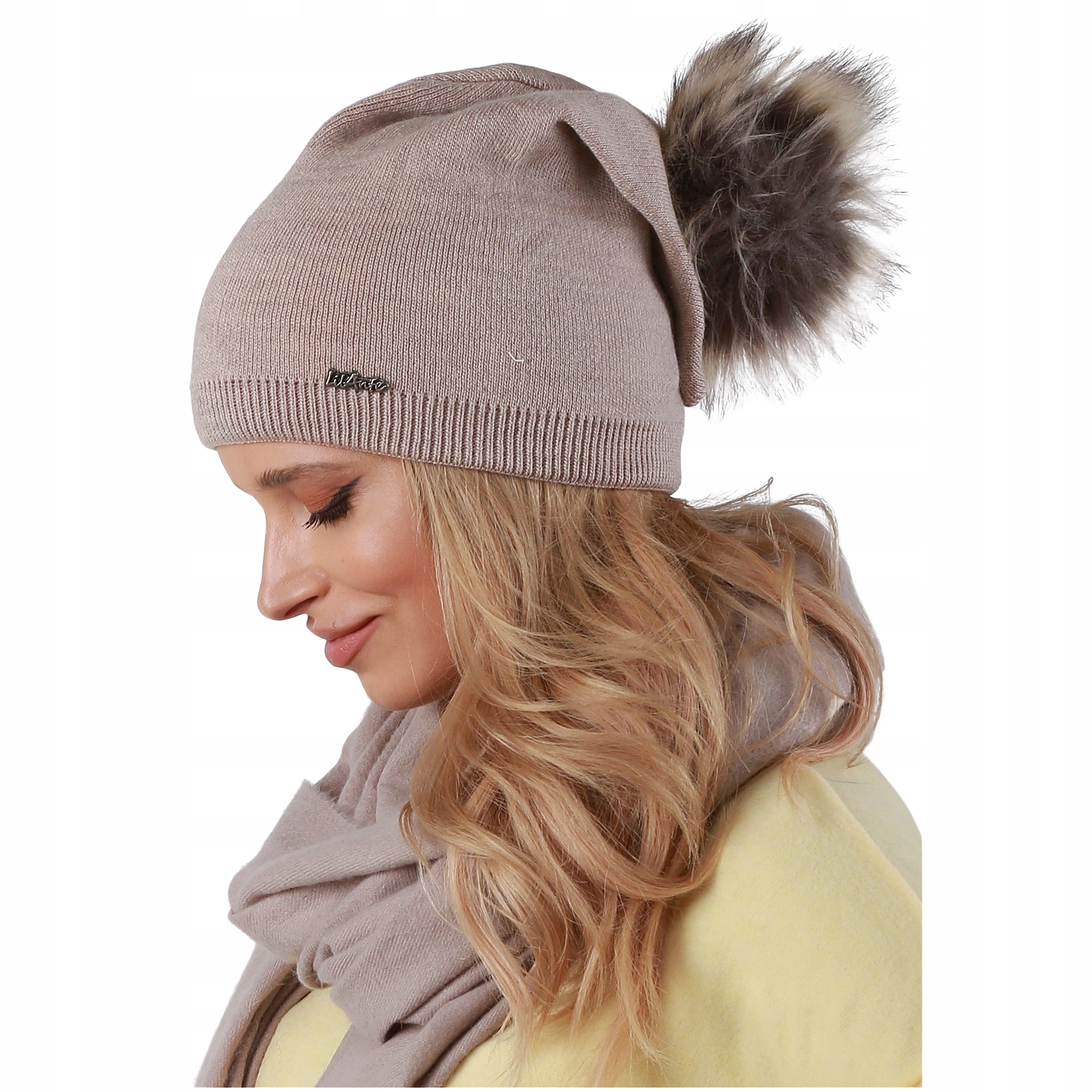 

Czapka zimowa beanie z pomponem Cappucino P1