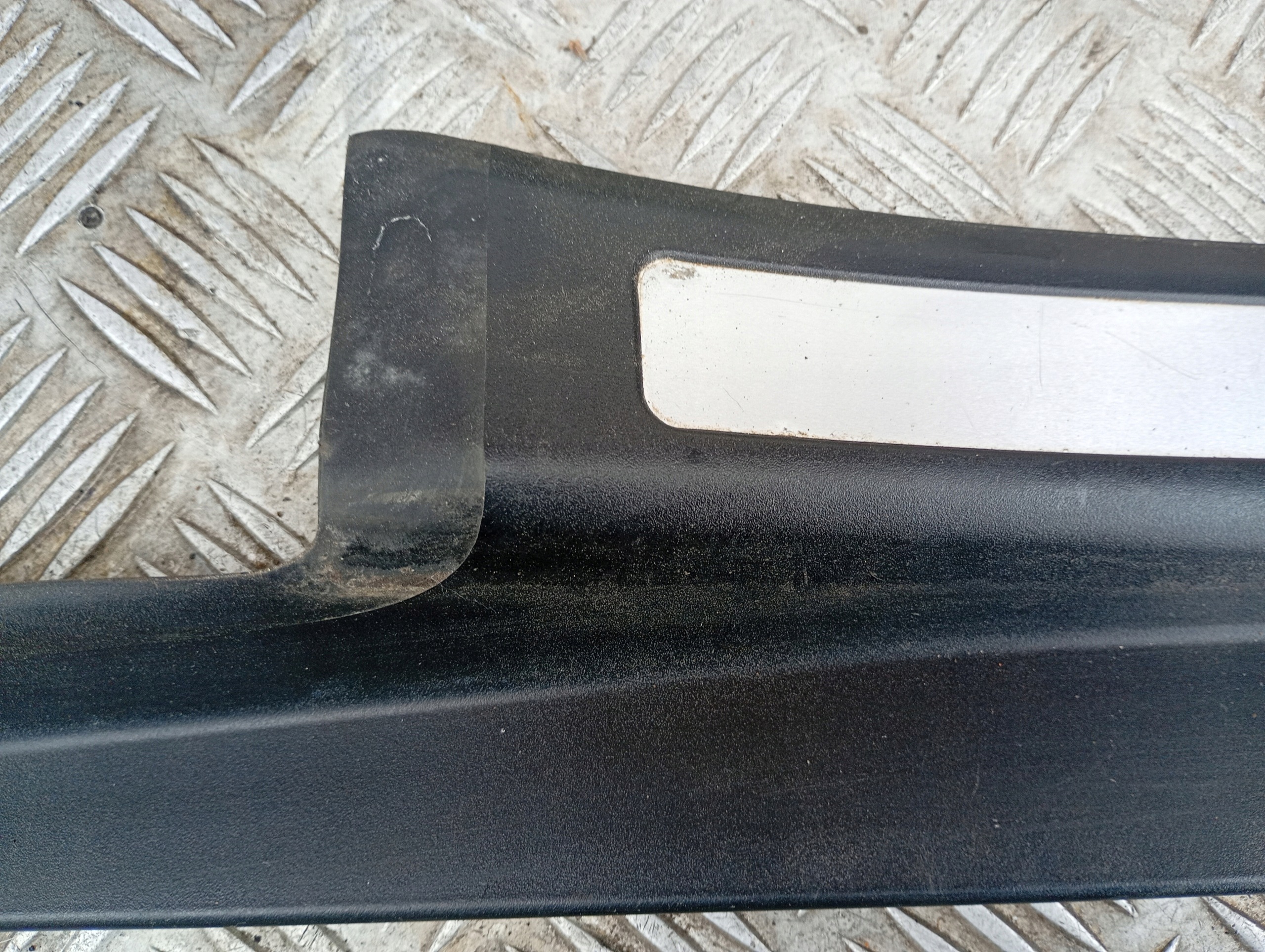 MERCEDES W203 cap moulding threshold left or right rear part inner