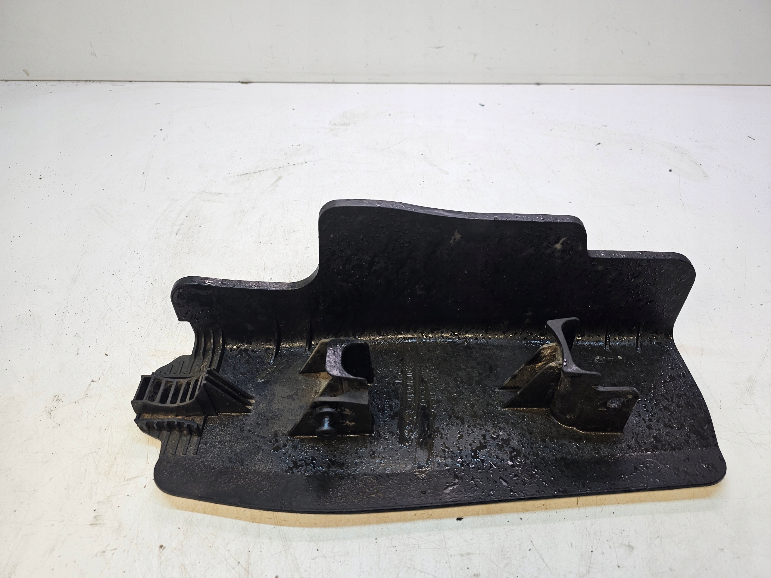 BLENDE ABDECKUNG DES QUERLENKERS RECHTS HECK AUDI A4 B9 8W0505416E