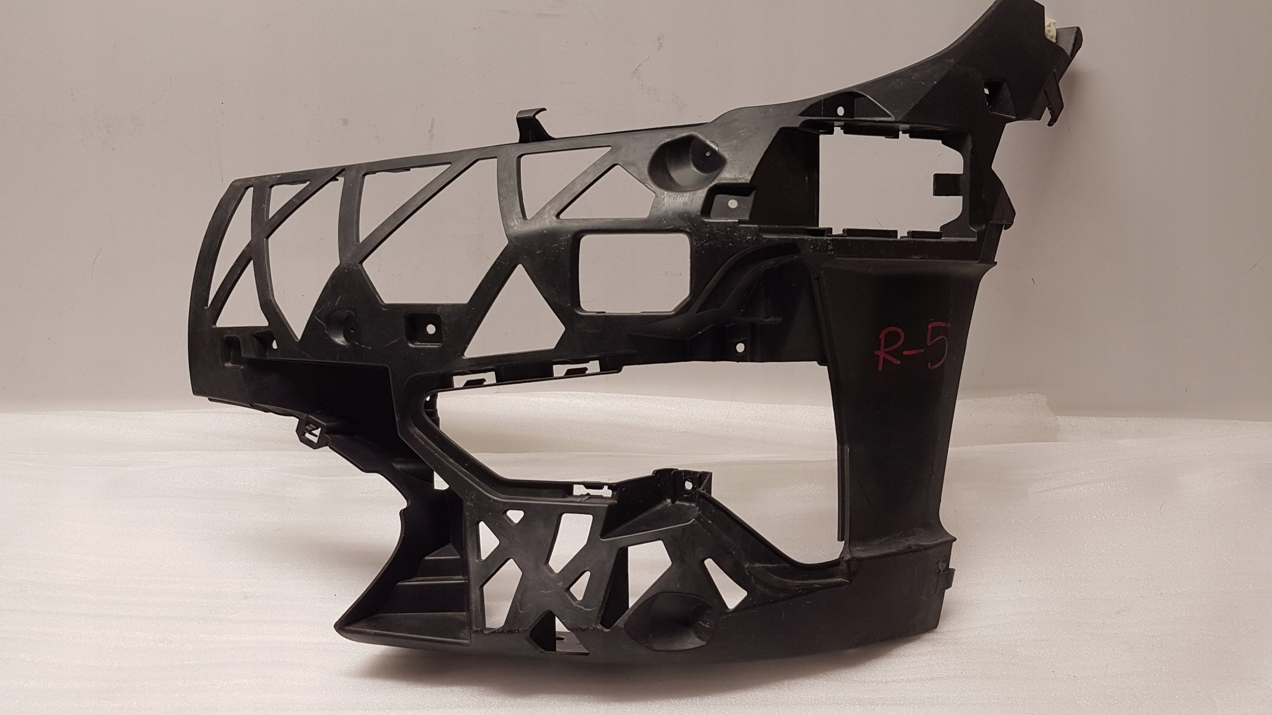 bumper bracket left front BMW G20 G21 7422247