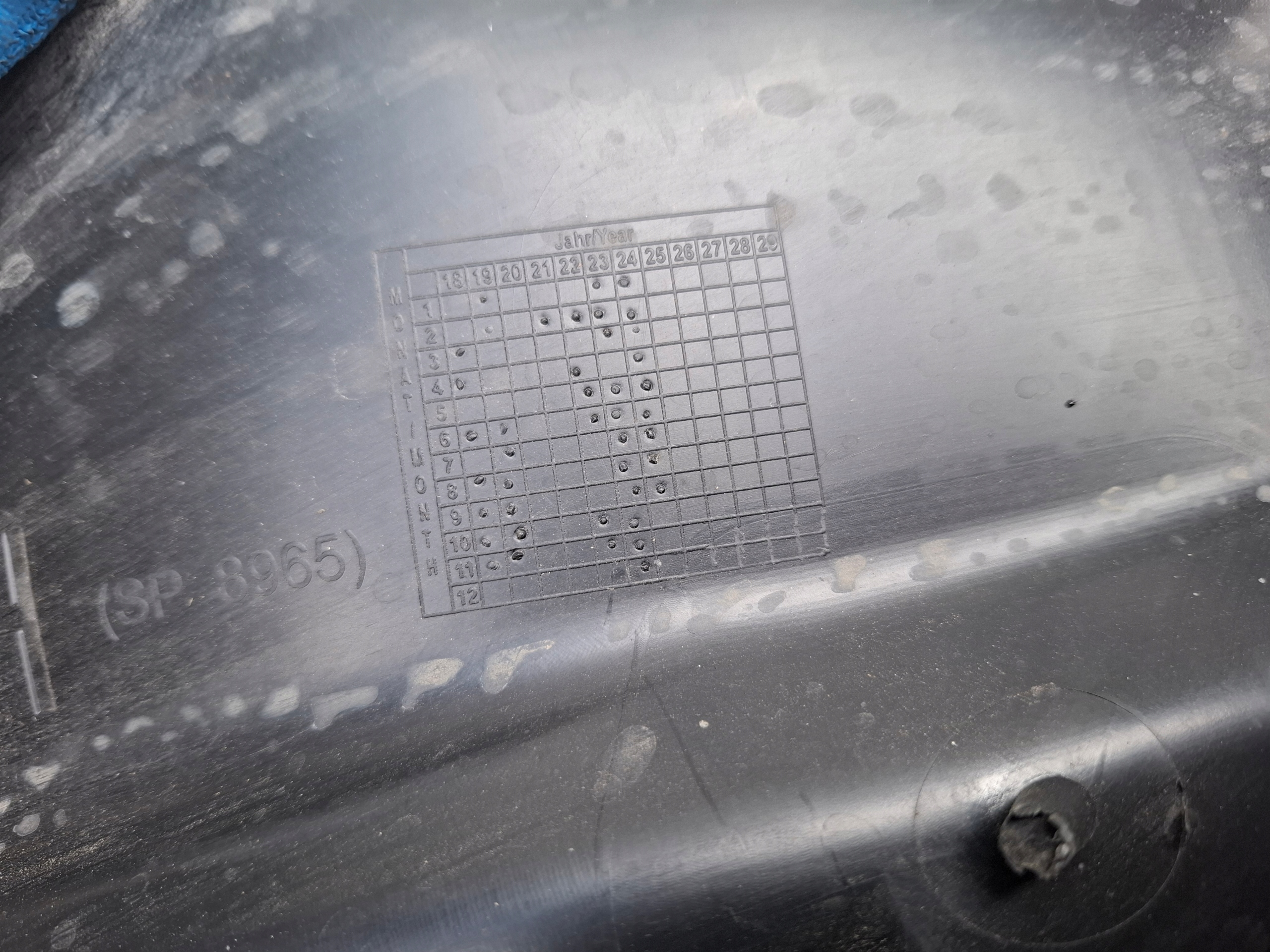 BMW 1 F40 F44 mudguard left front 7436623
