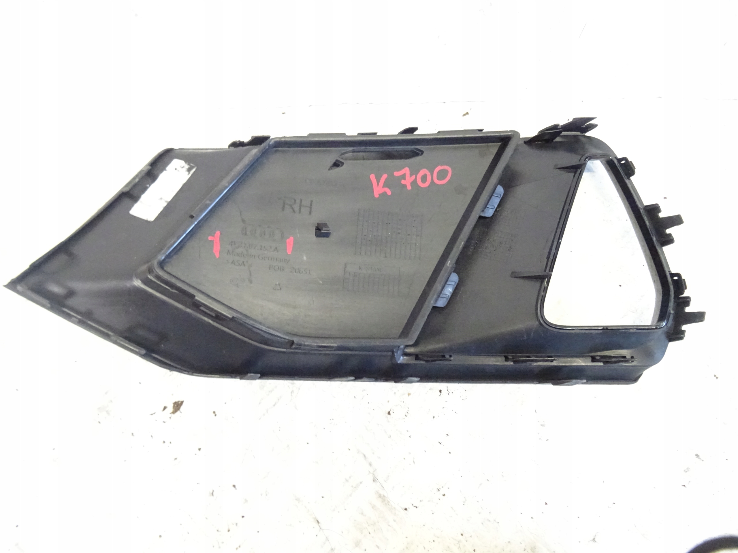 grid of a bumper front front right AUDI A7 C8 S-LINE 4K8807152A