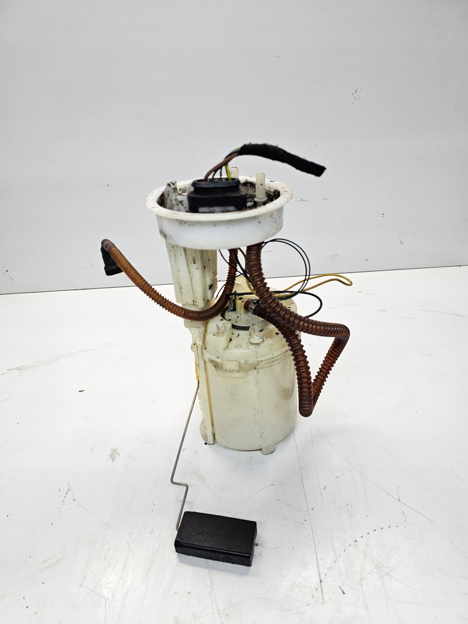 feed pump AUDI A4 B7 2.0 ALT 8E0919051CC