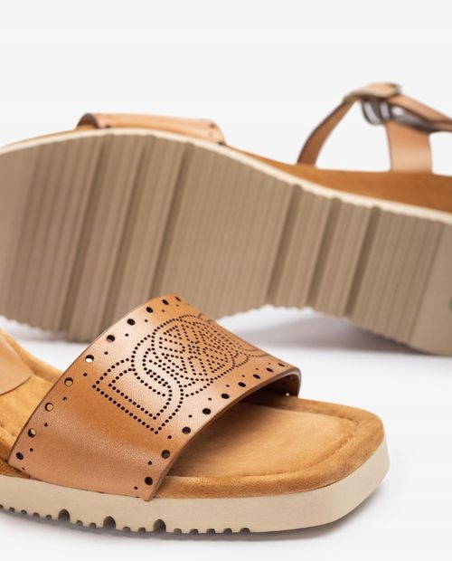 Kožené sandály na nízkém podpatku Unisa 41