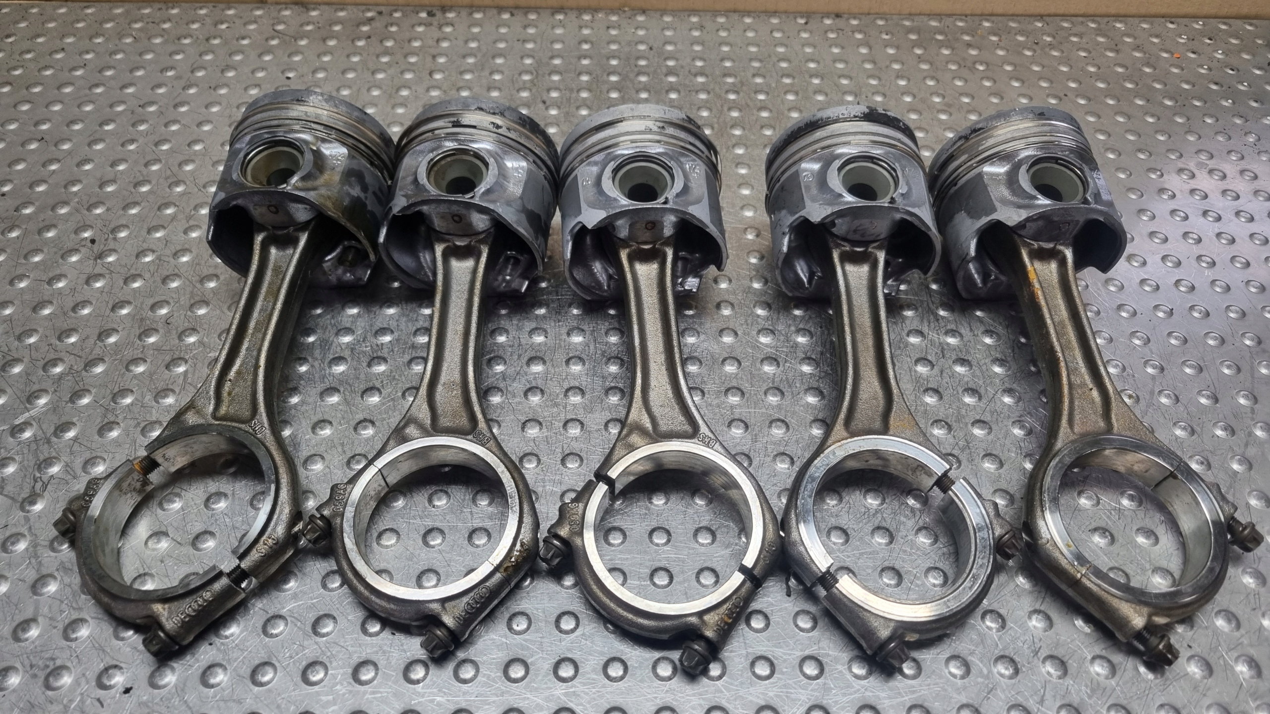 piston connecting rod KPL 83L82 059AG AUDI A4 B8 8K A5 8T A6 C6 2.7 3.0TDI CGK CGKA
