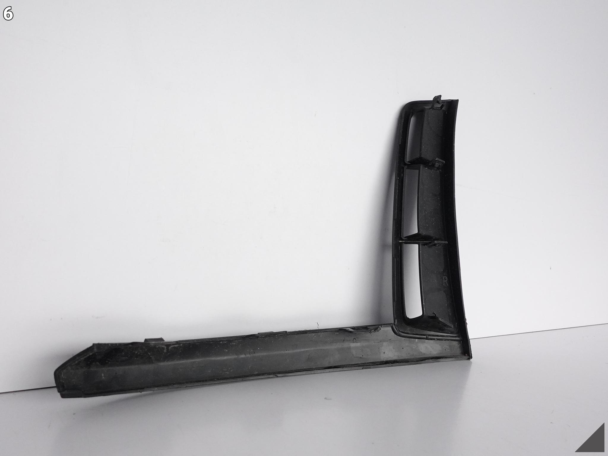 PORSCHE 982 718 GT4 grid intake moulding right front