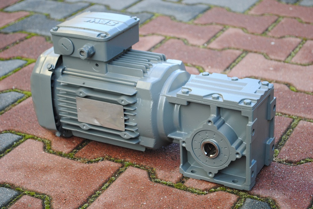 Motoreduktor kątowy 0.75kw. 202obr./min. SEW.