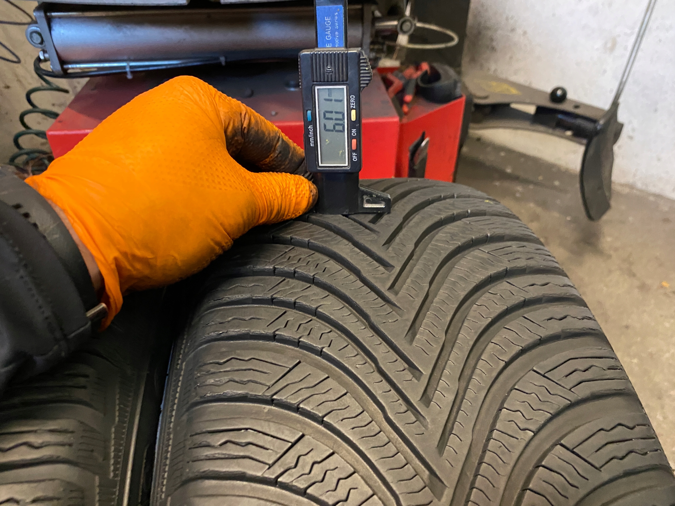 2 tyres winter 205/50R17 Michelin Alpin 5