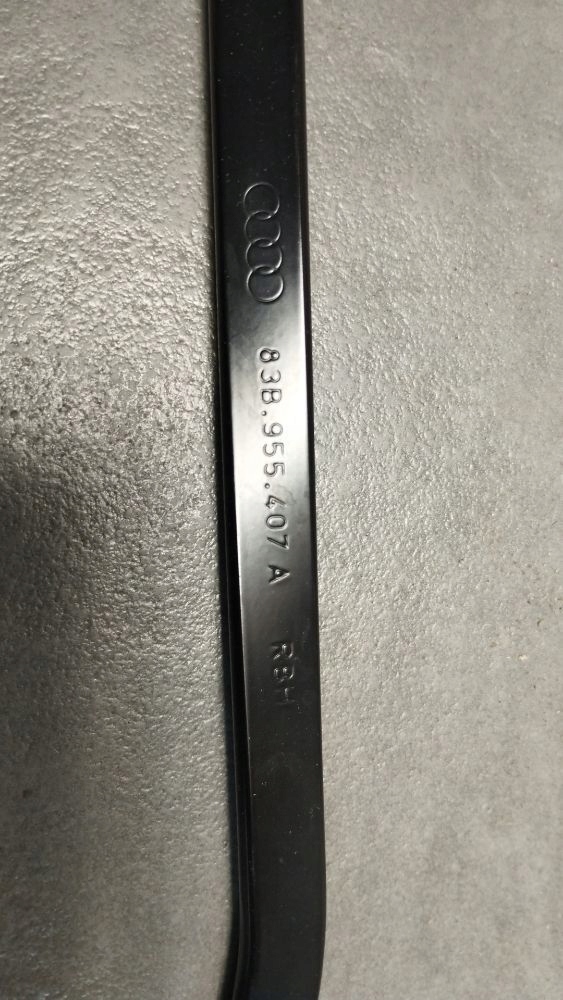 Audi Q3 F3 83a wiper arm left 83B955407A