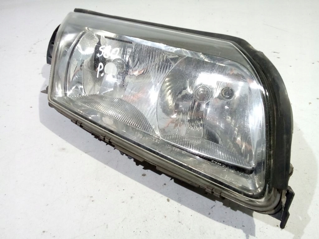 Volvo S80 and light right front front EU