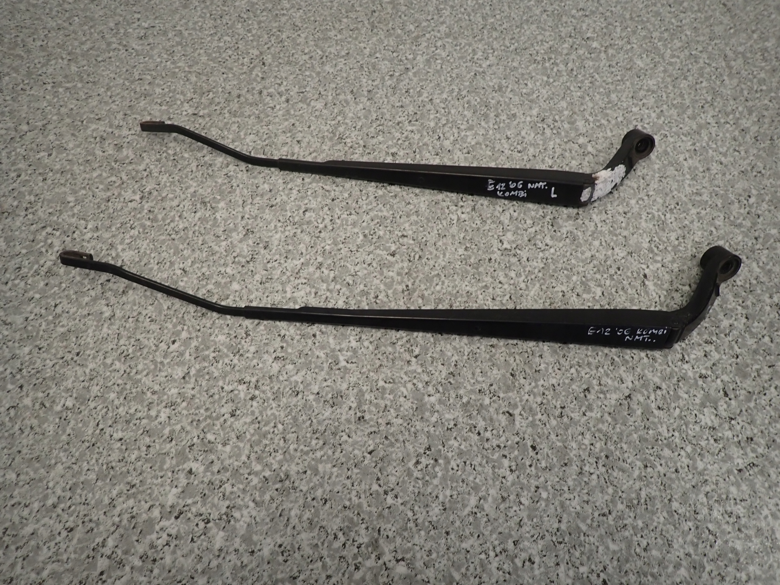 TOYOTA COROLLA E12 02- RAMIE WYCEIRACZKI PRZEDNIE LEWE LUB PRAWE