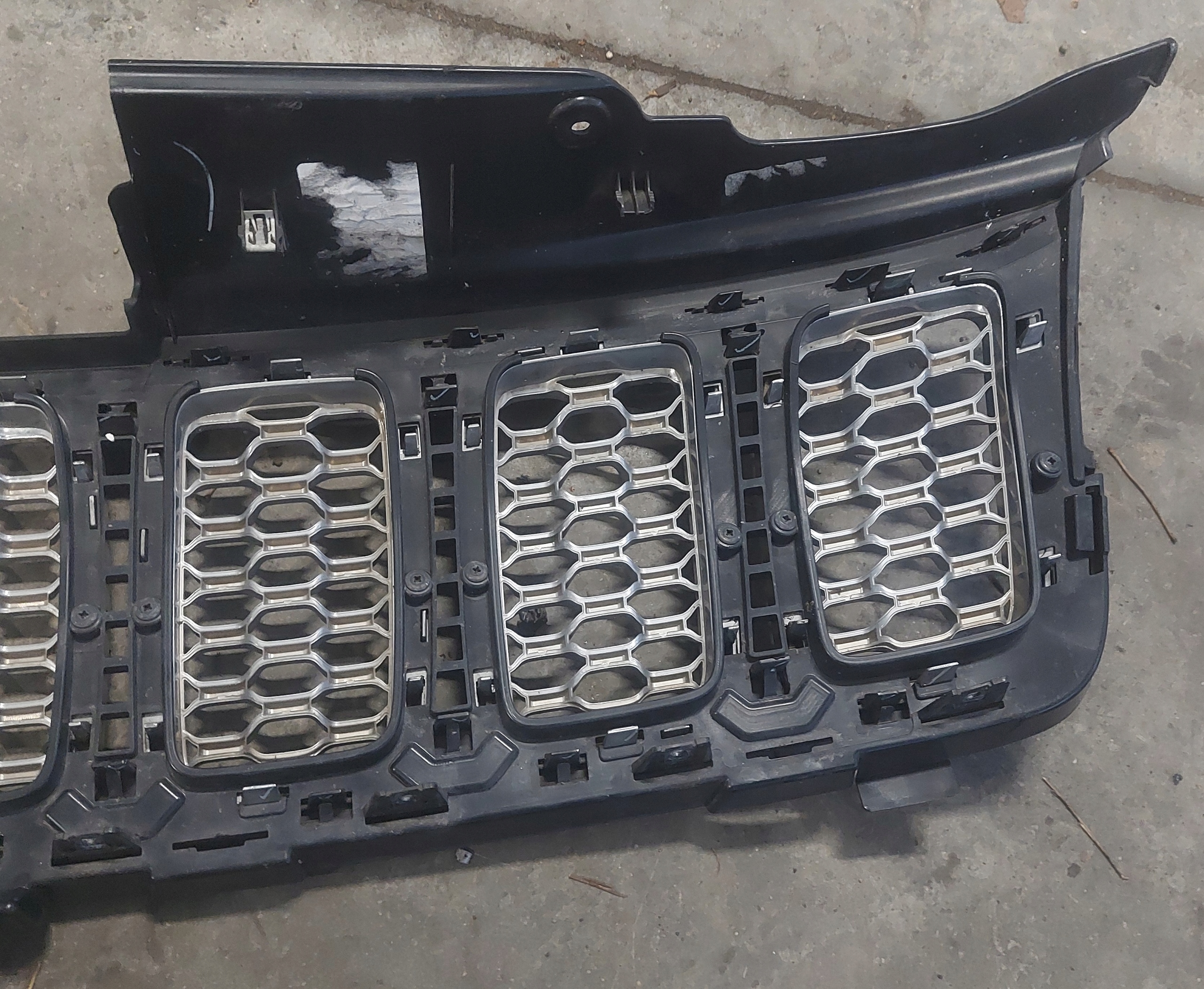 Jeep Cherokee J Kühlergrill FRONTGRILL Kühlergitter 68258419AA - Thumbnail 7
