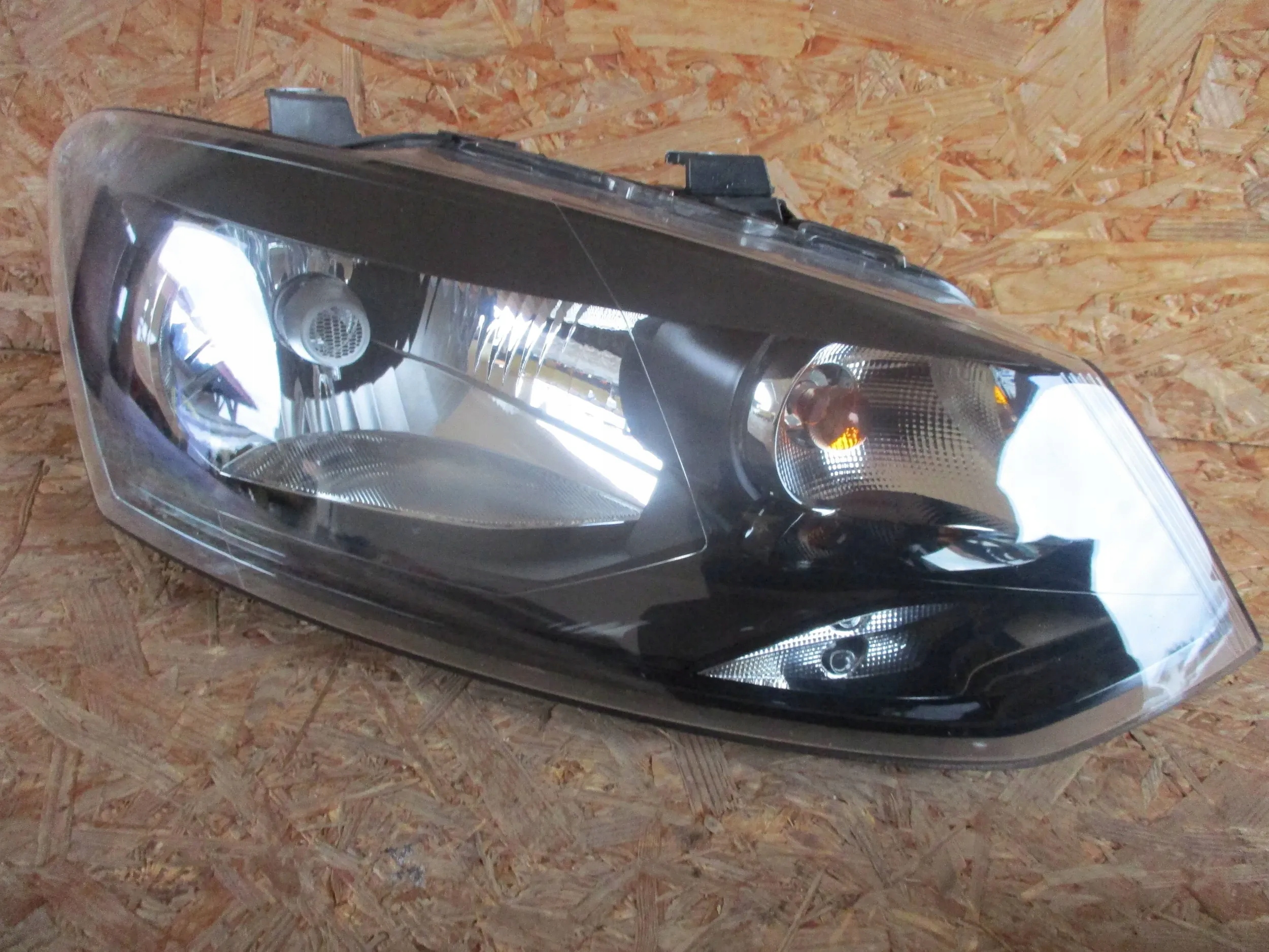 light front front right VW POLO V 6R1