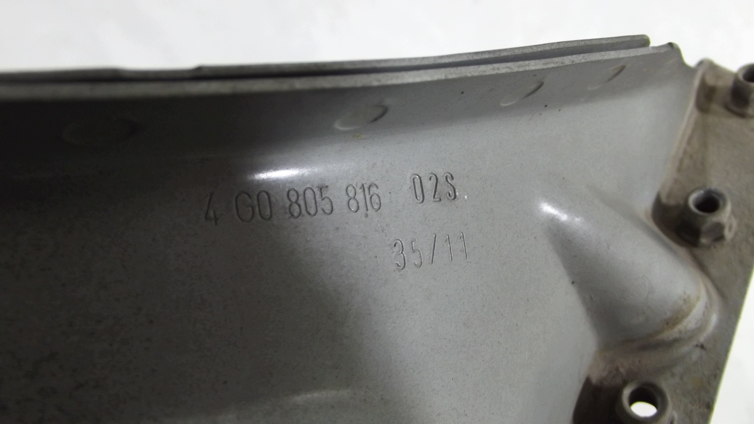 Audi A6 C7 Console Support plaque Aile Droite Avant 4G0821136A