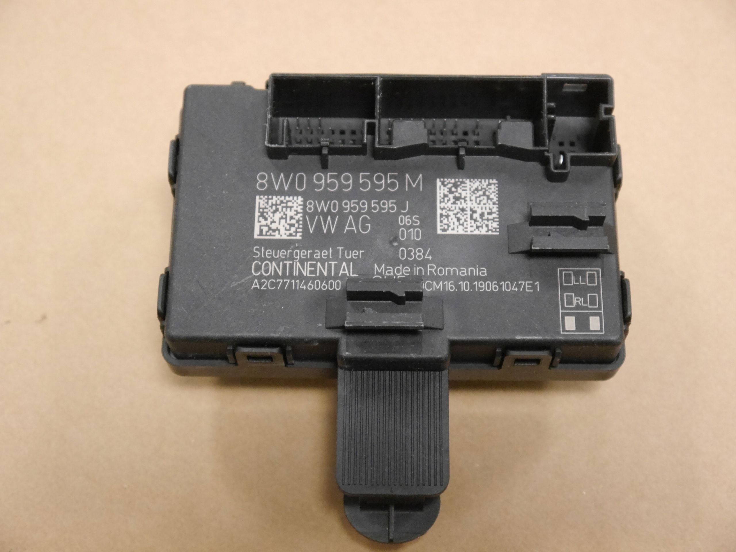Audi A4 A5 8W блок управления задней дверью 8W0959595M