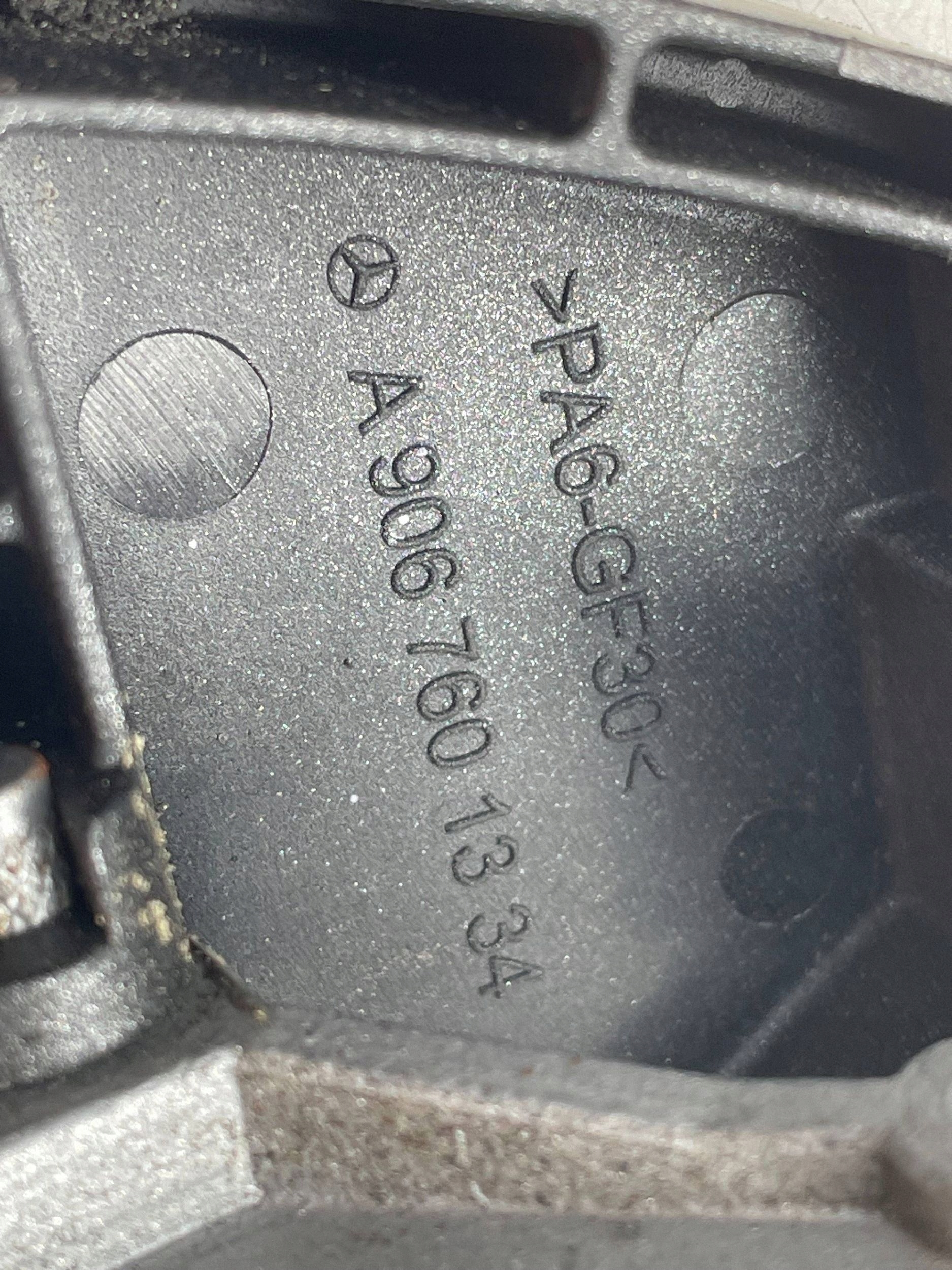 a9067601334 bracket handles right rear part mercedes w906 !J