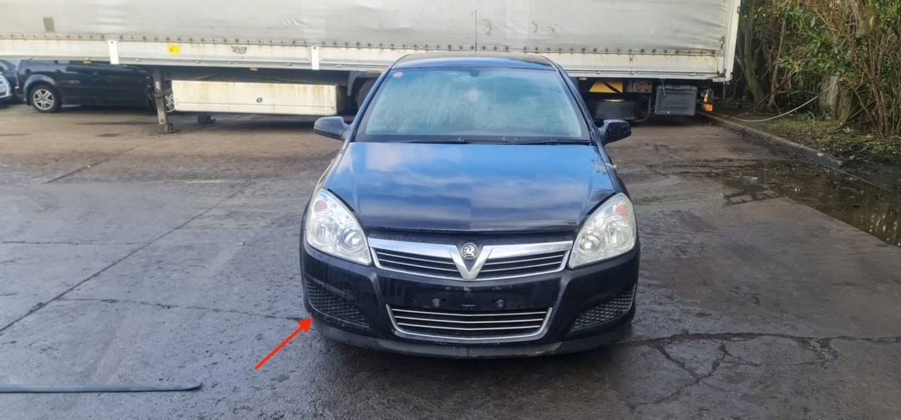 side grid of a bumper right side Opel Astra H facelift 2007 13225763