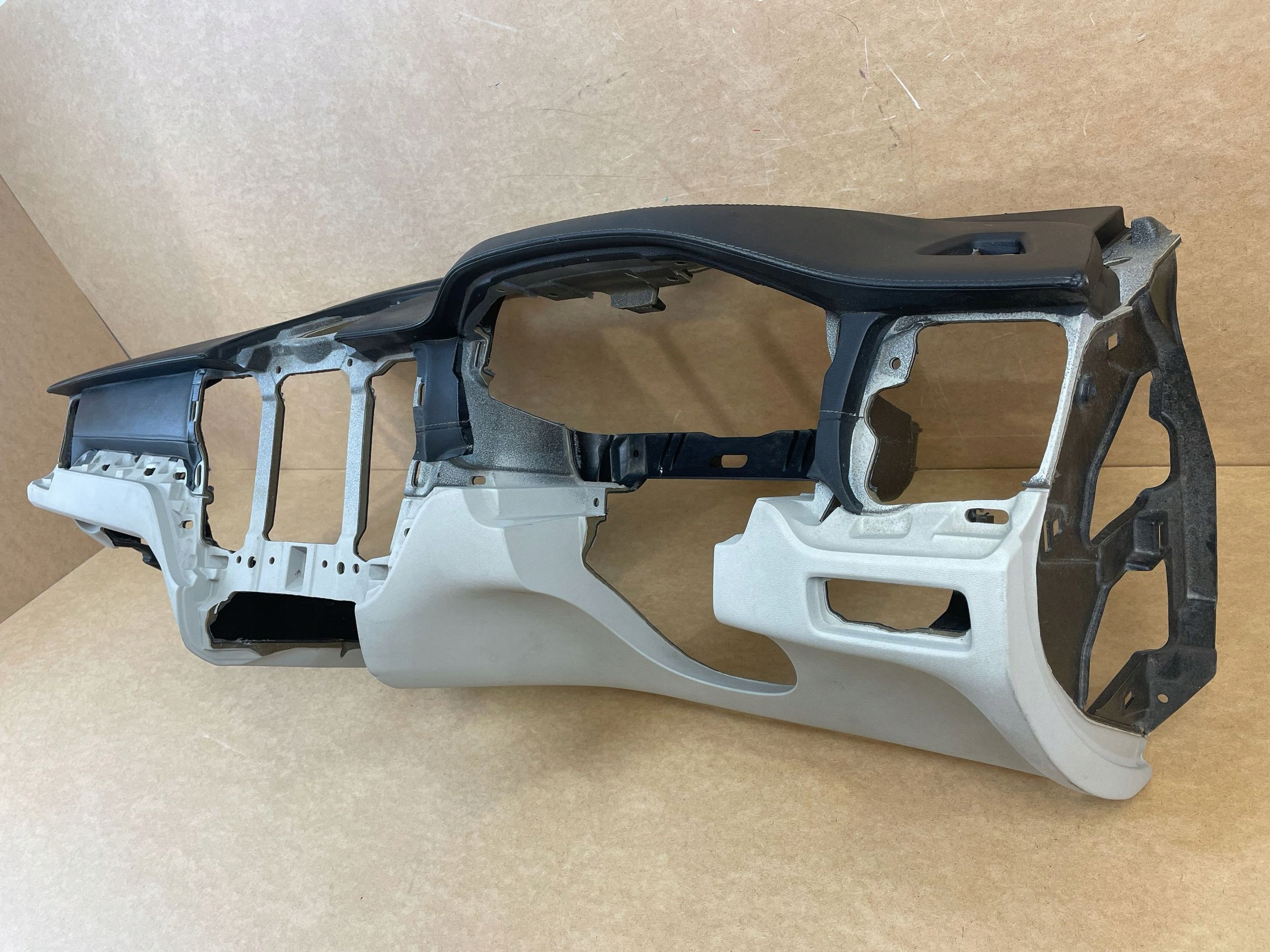 dashboard instrument panel cockpit upholstery VOLVO XC60 II 2017- HEAD UP ANGLIK UK 31