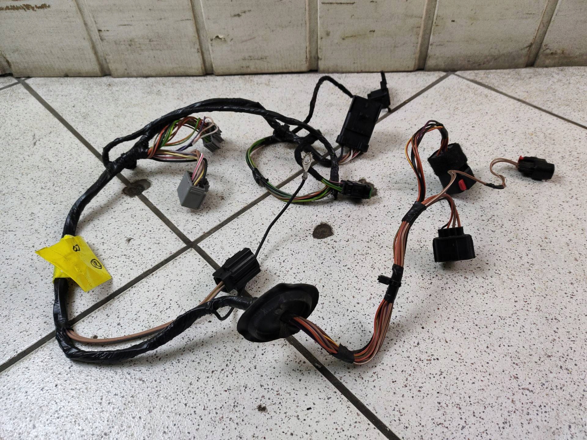 bundle wiring door rear part left side Chrysler Town and Country