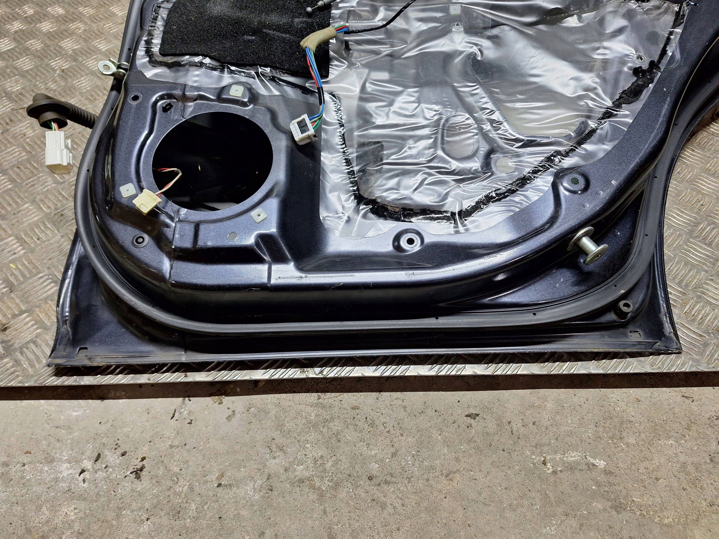 door rear part right SUBARU LEGACY V 09-14 complete