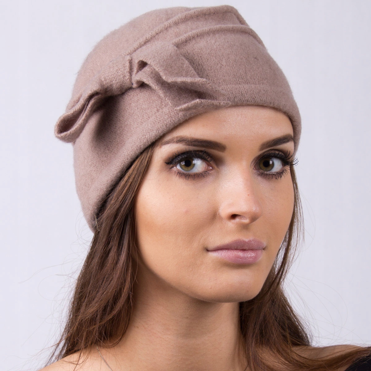 

Czapka Ciepła Modna Likwidacja -80% H042Beż