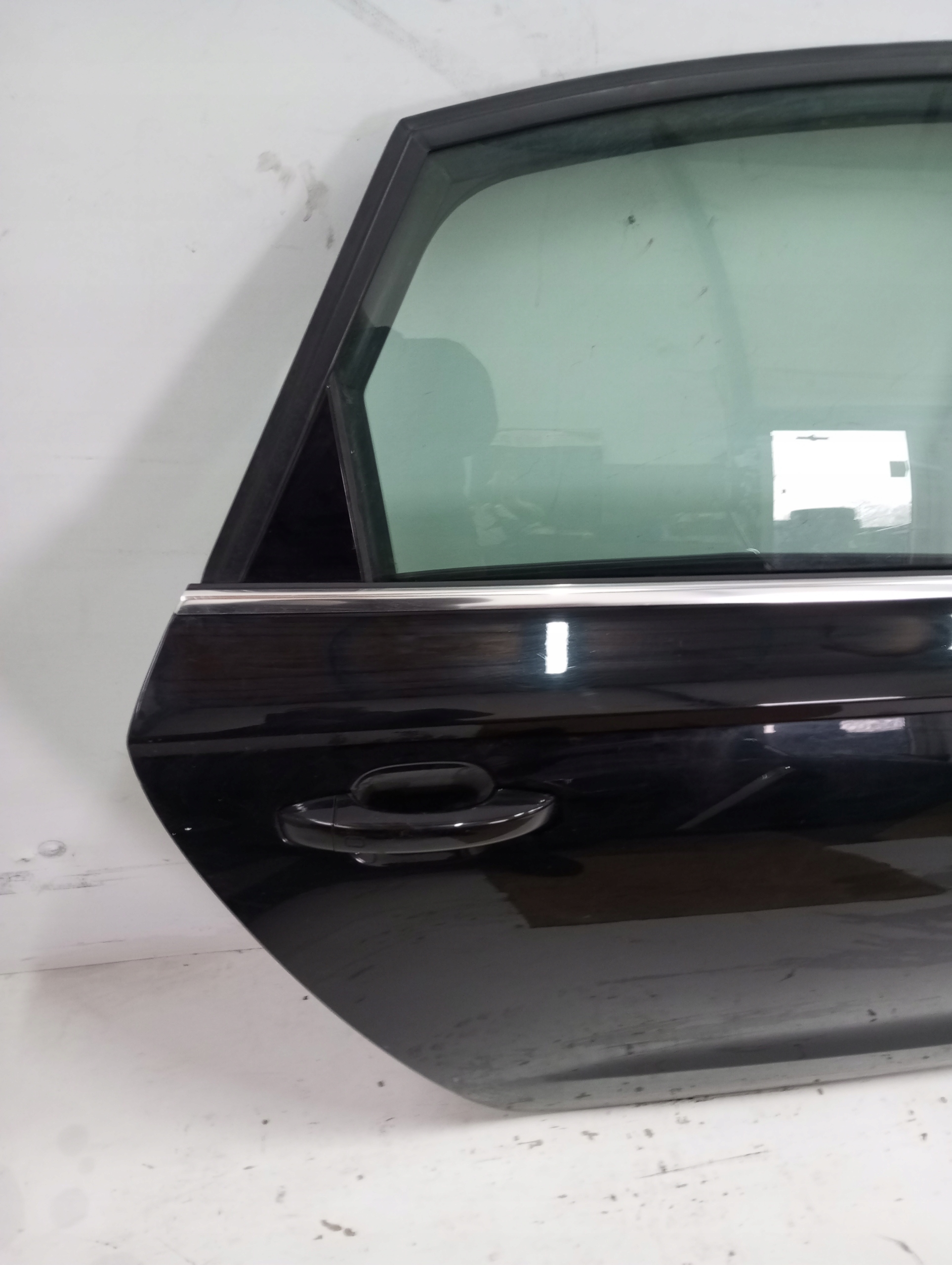 door Audi A6 4G0 sedan right rear.