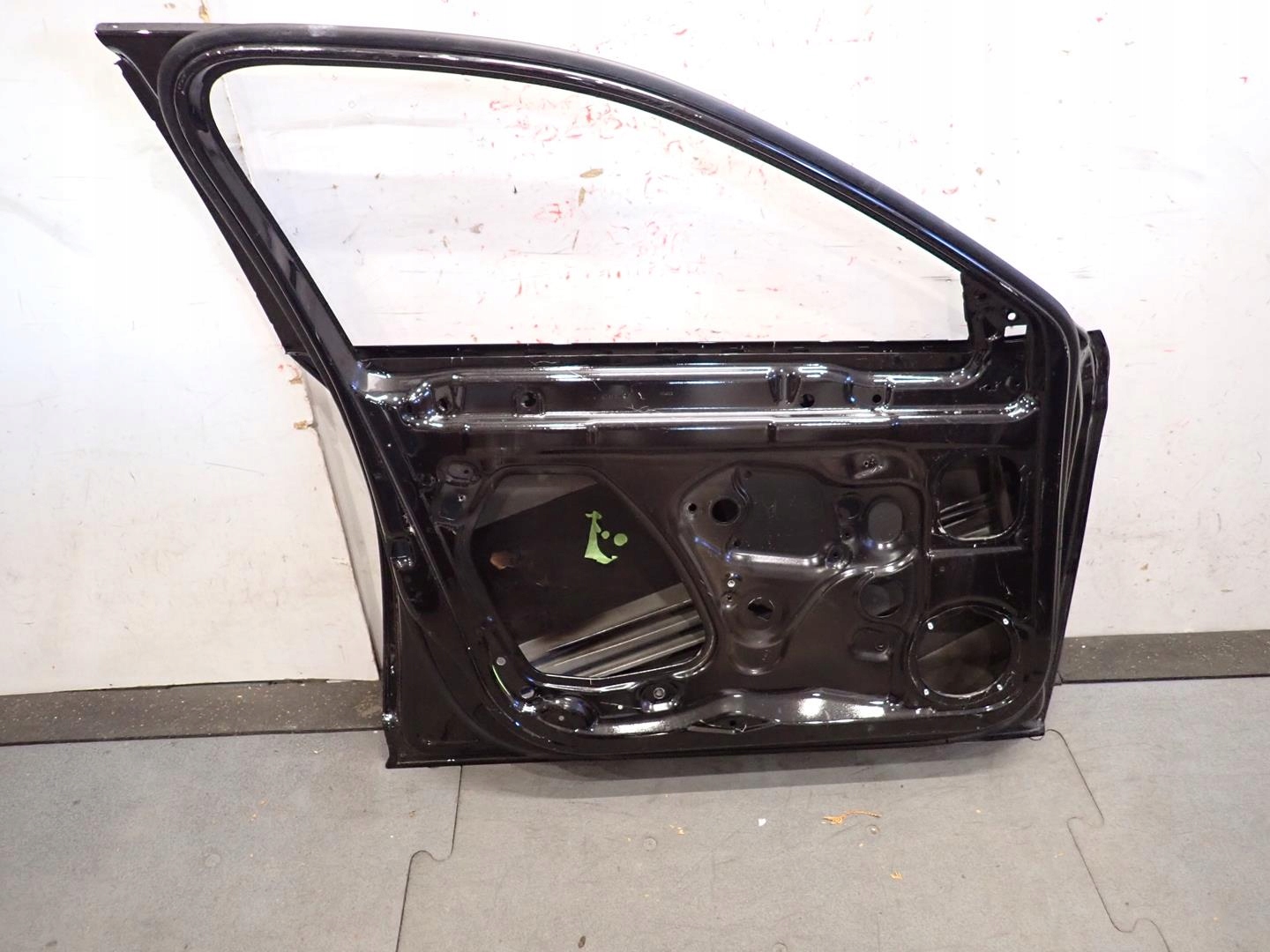 door front front left SKODA SUPERB III 2015- 3V0831311