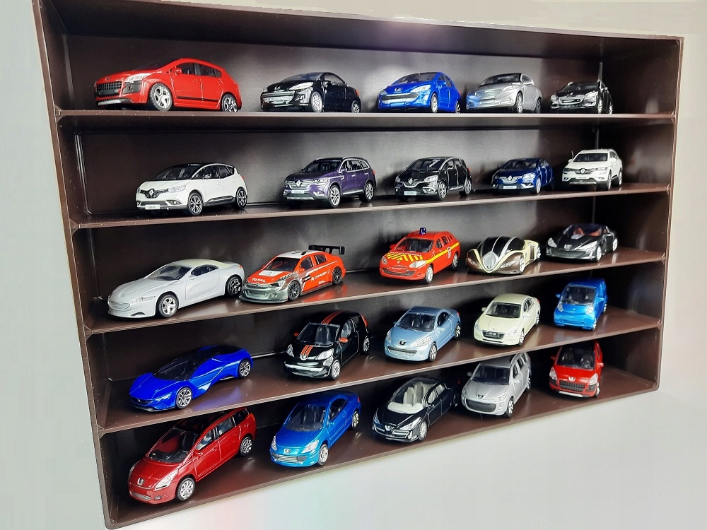 

Gablotka ekspozytor do modeli w skali 1:72 brązowy