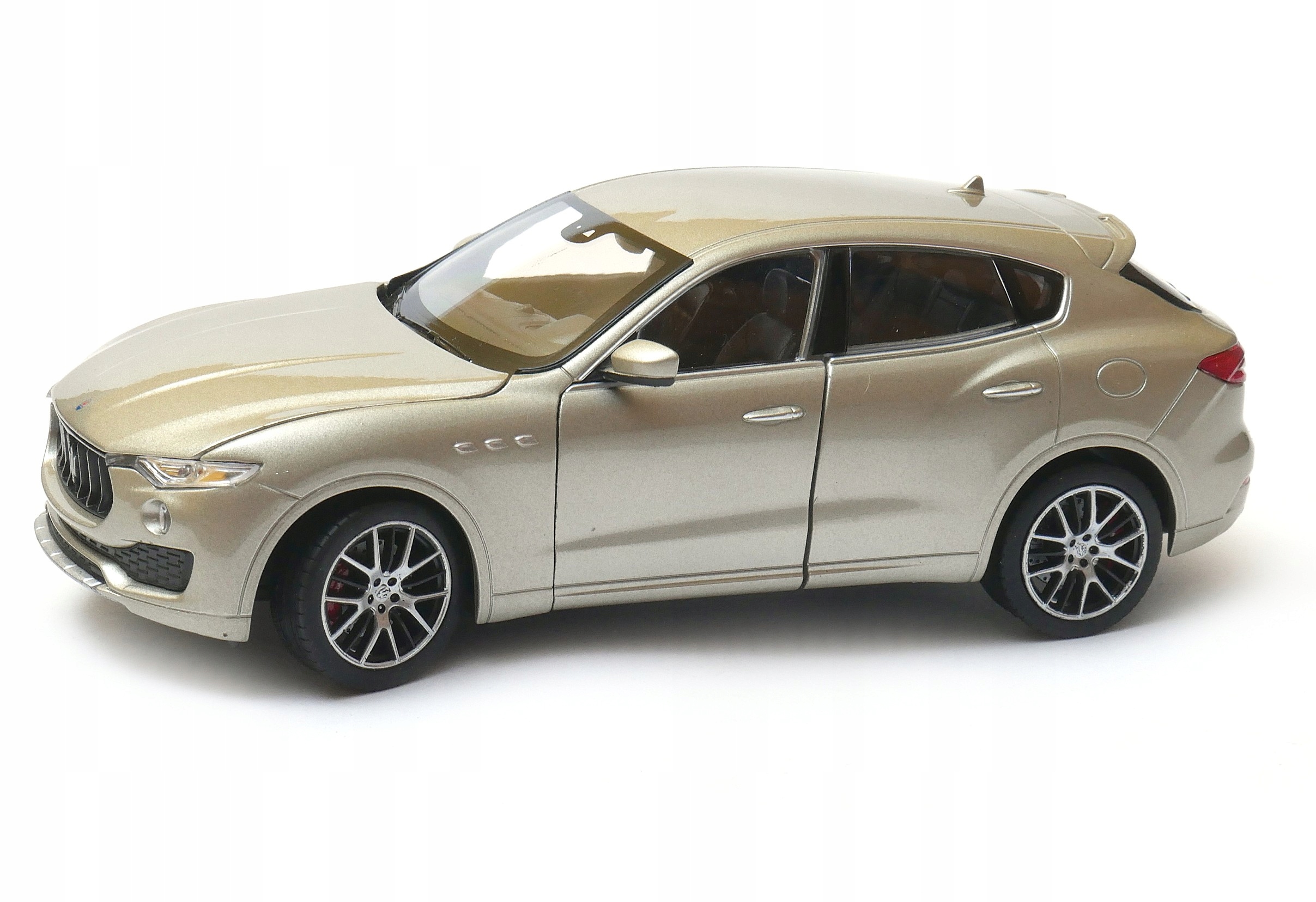 Maserati Levante model Welly 1:24 24078W zlatý