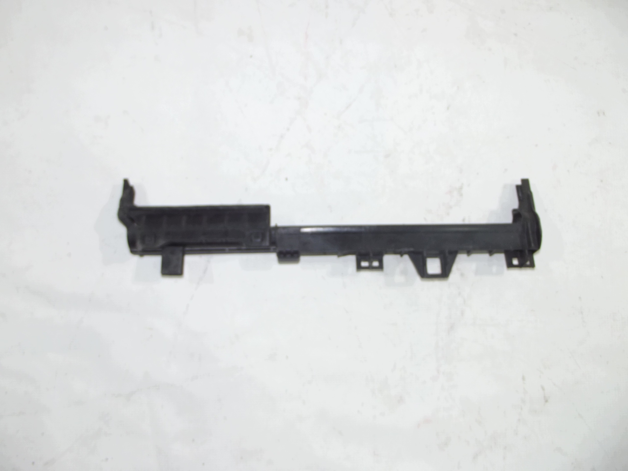 Mercedes B klasa W246 support holder radiator left A2465011720