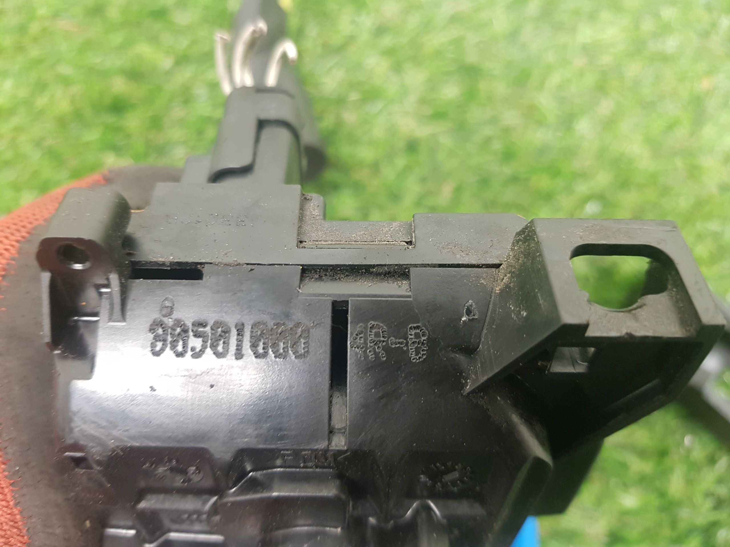 lock door left front RENAULT LAGUNA 3 805010004R