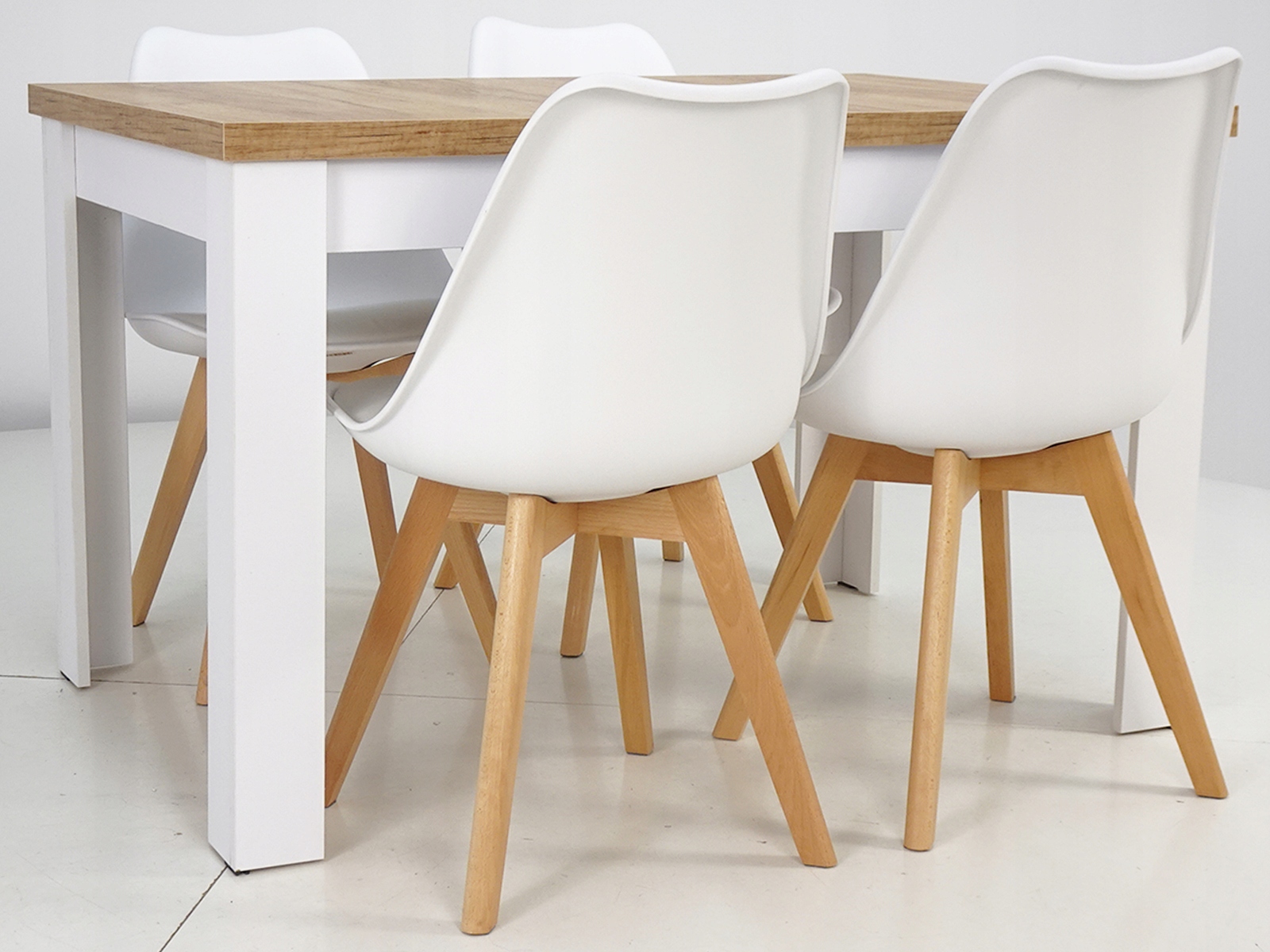 4 SKANDYNAWSKIE krzesła DO SALONU JADALNI i STÓŁ Marka Grande Meble