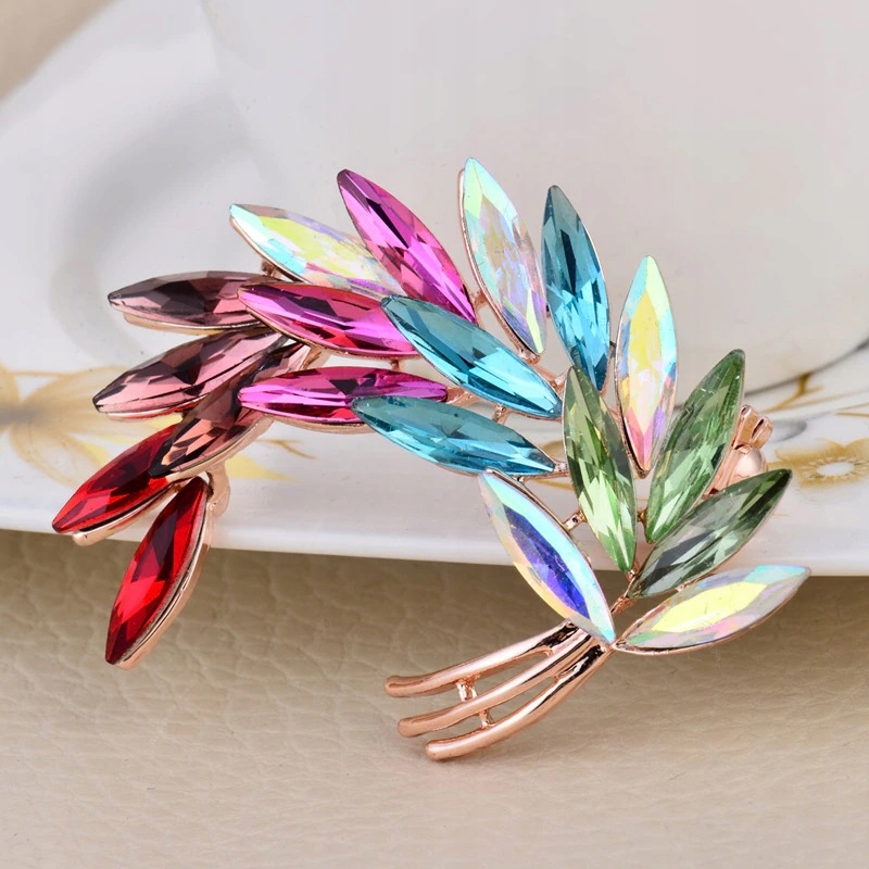 ELEGANCKA BROSZKA KRYSZTAŁOWA, PIĘKNA Kod producenta BR47