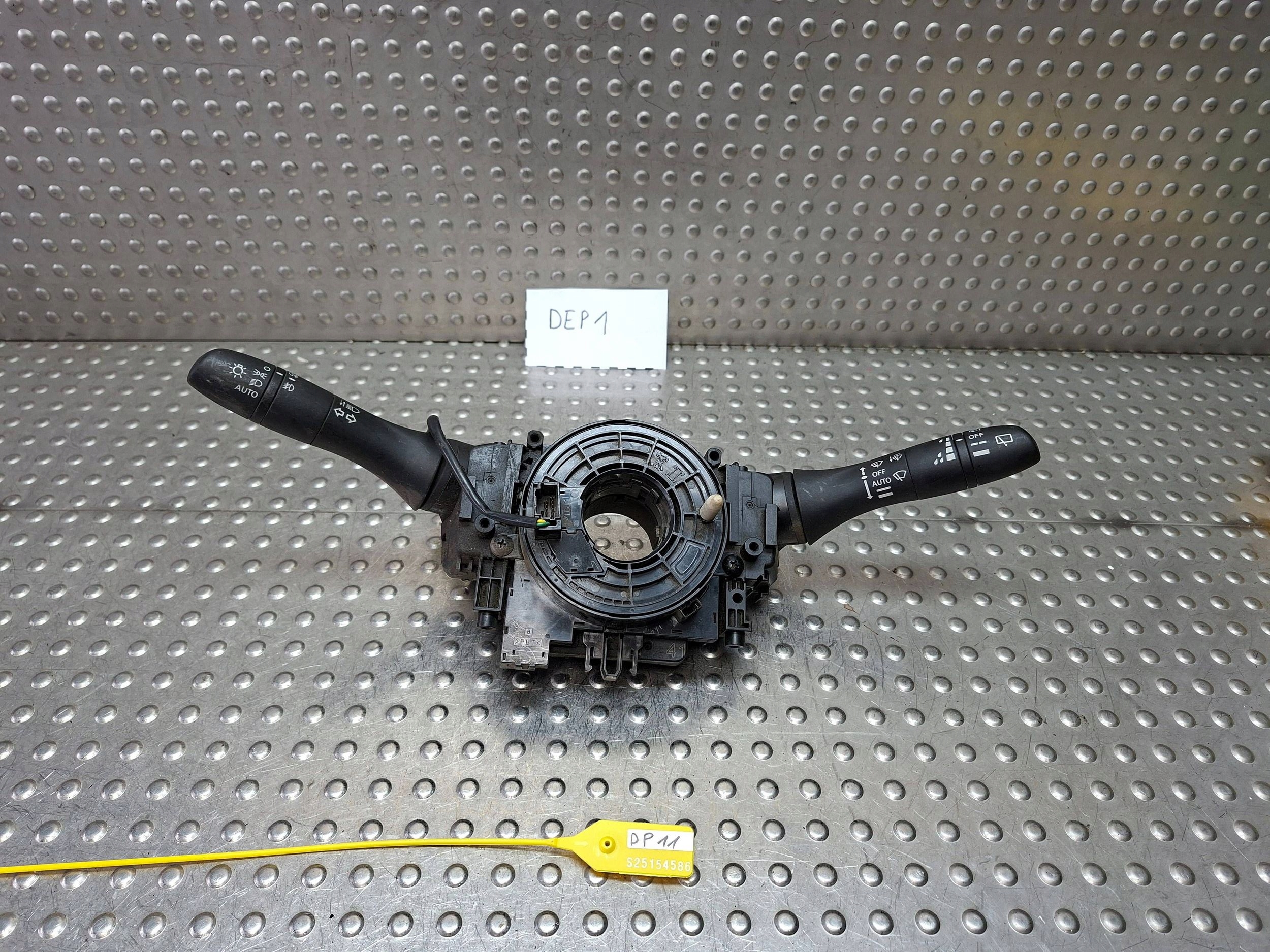 steering wheel levers and controls control ring NISSAN QASHQAI J11 14