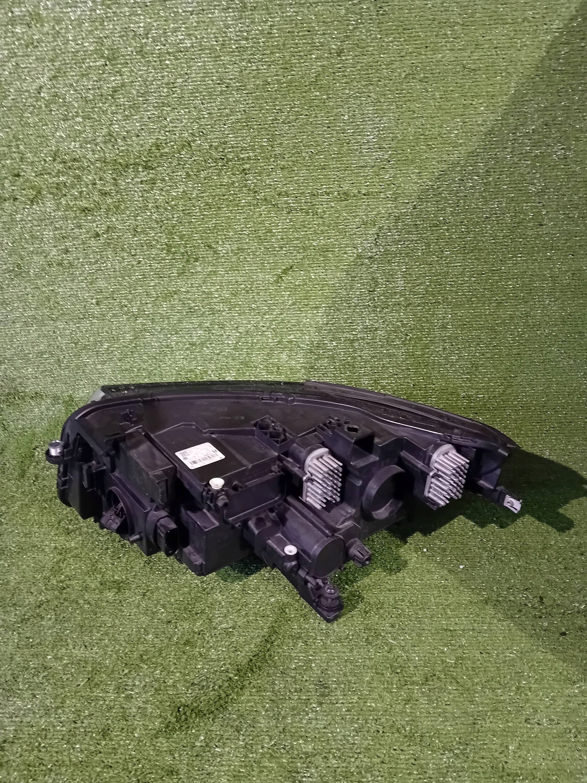 REFLEKTOR pravý předek VW TIGUAN II LIFT 20- FULL LED NR.826