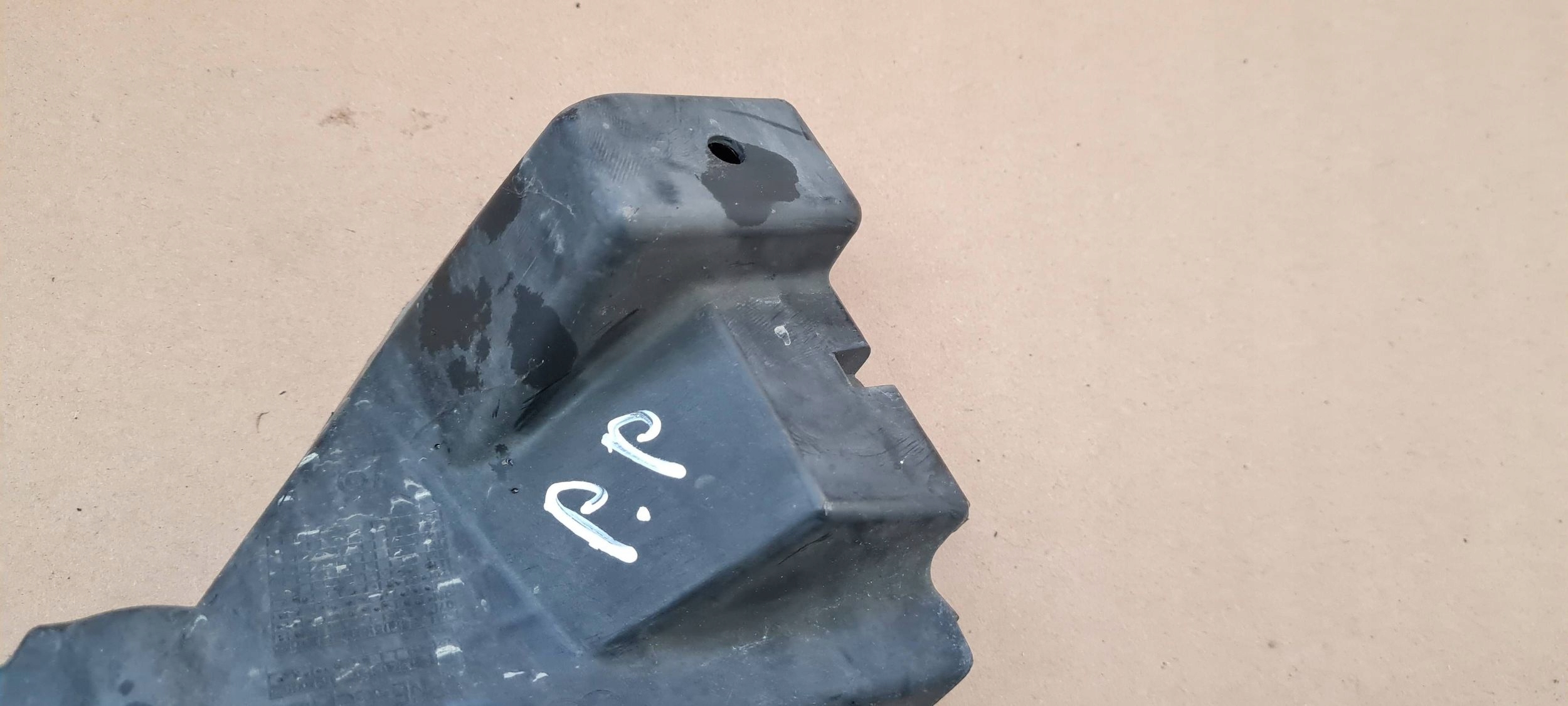 Q5 8R support holder bracket of a bumper right front 8R0807284C