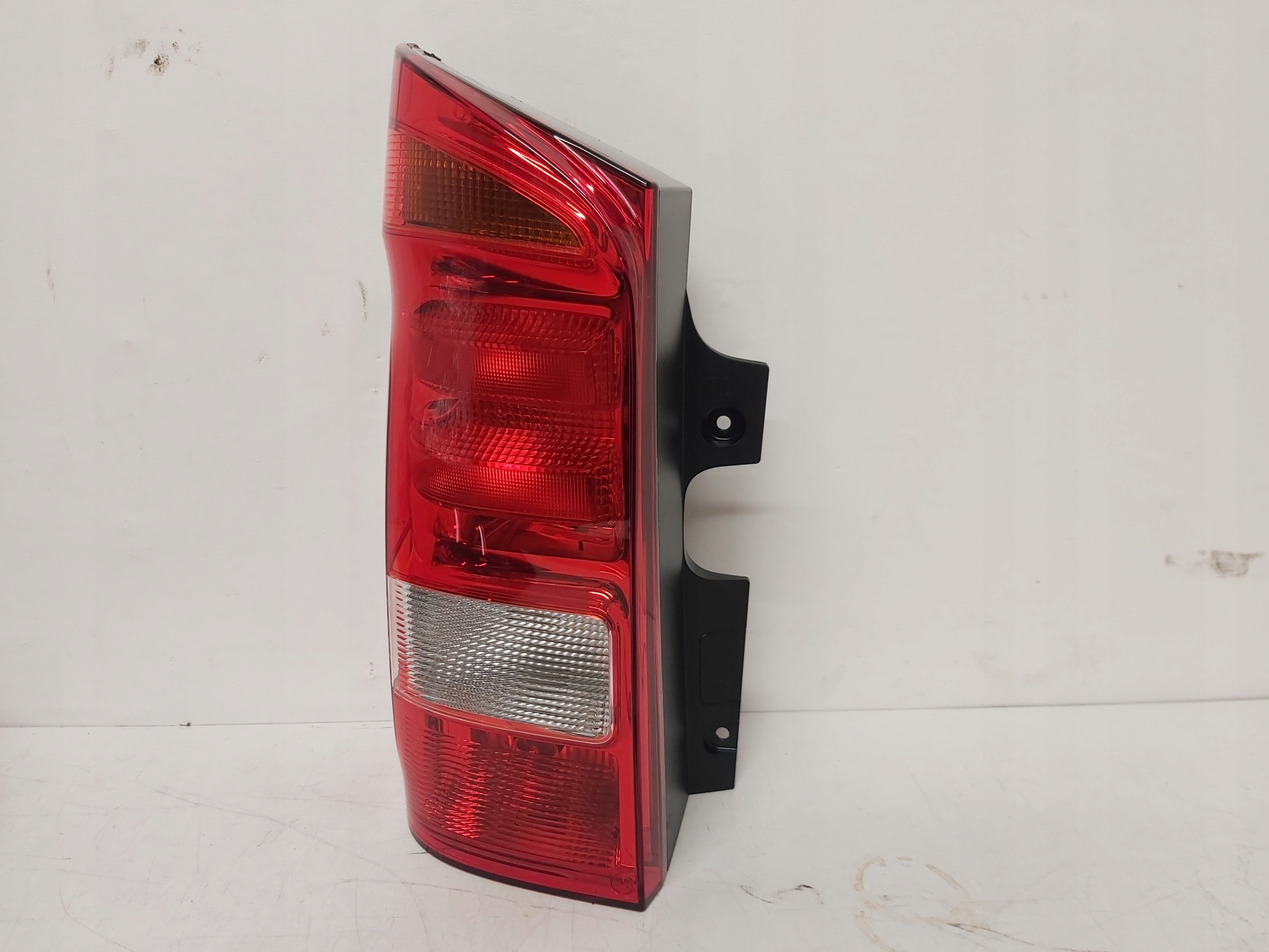 LAMPA TYŁ LEWA MERCEDES VITO W447 A4478200064 Producent części Mercedes-Benz OE
