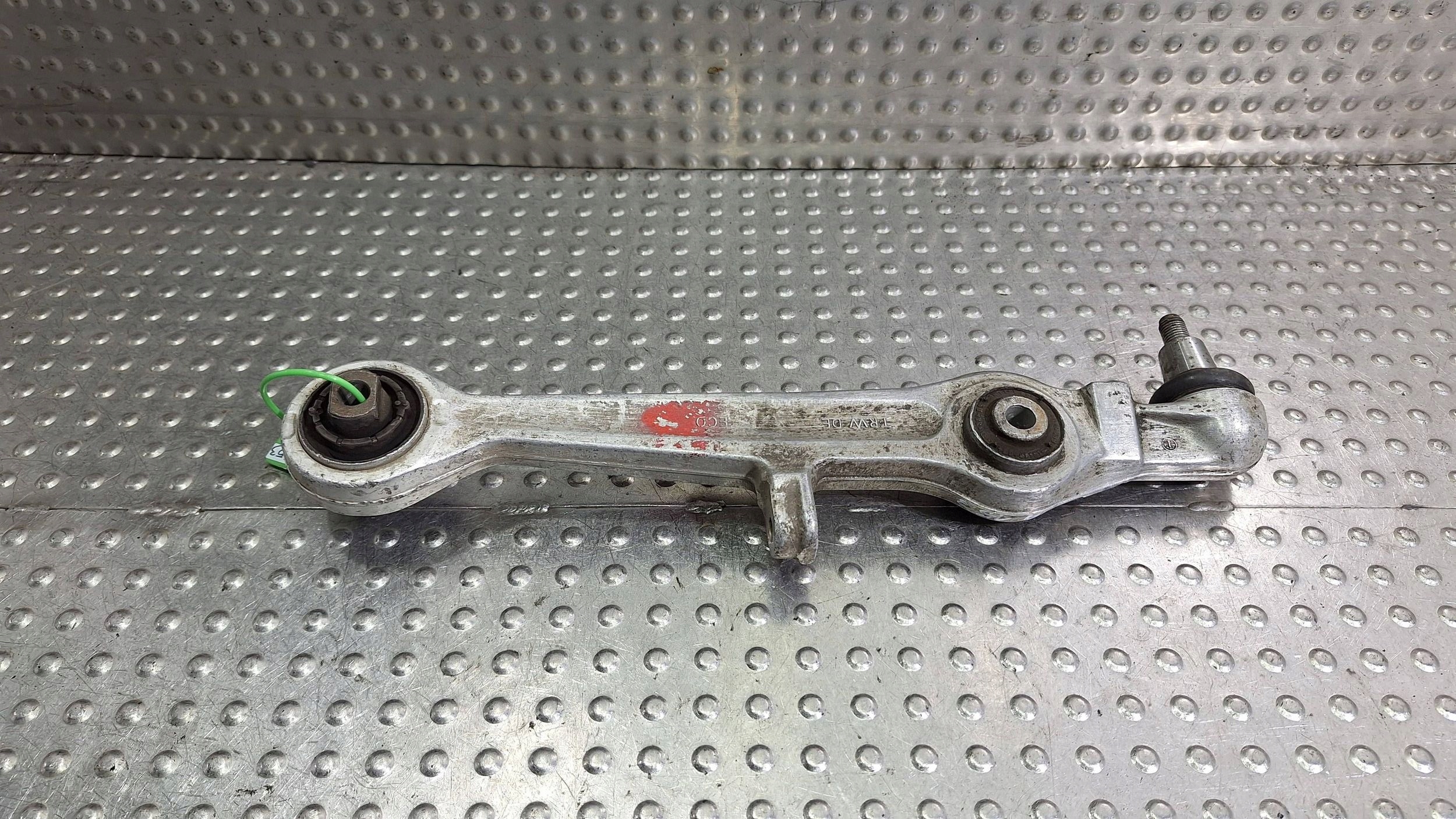 arm left front 4D0407155G VW PASSAT B5 AUDI A4 B5 A8 D2