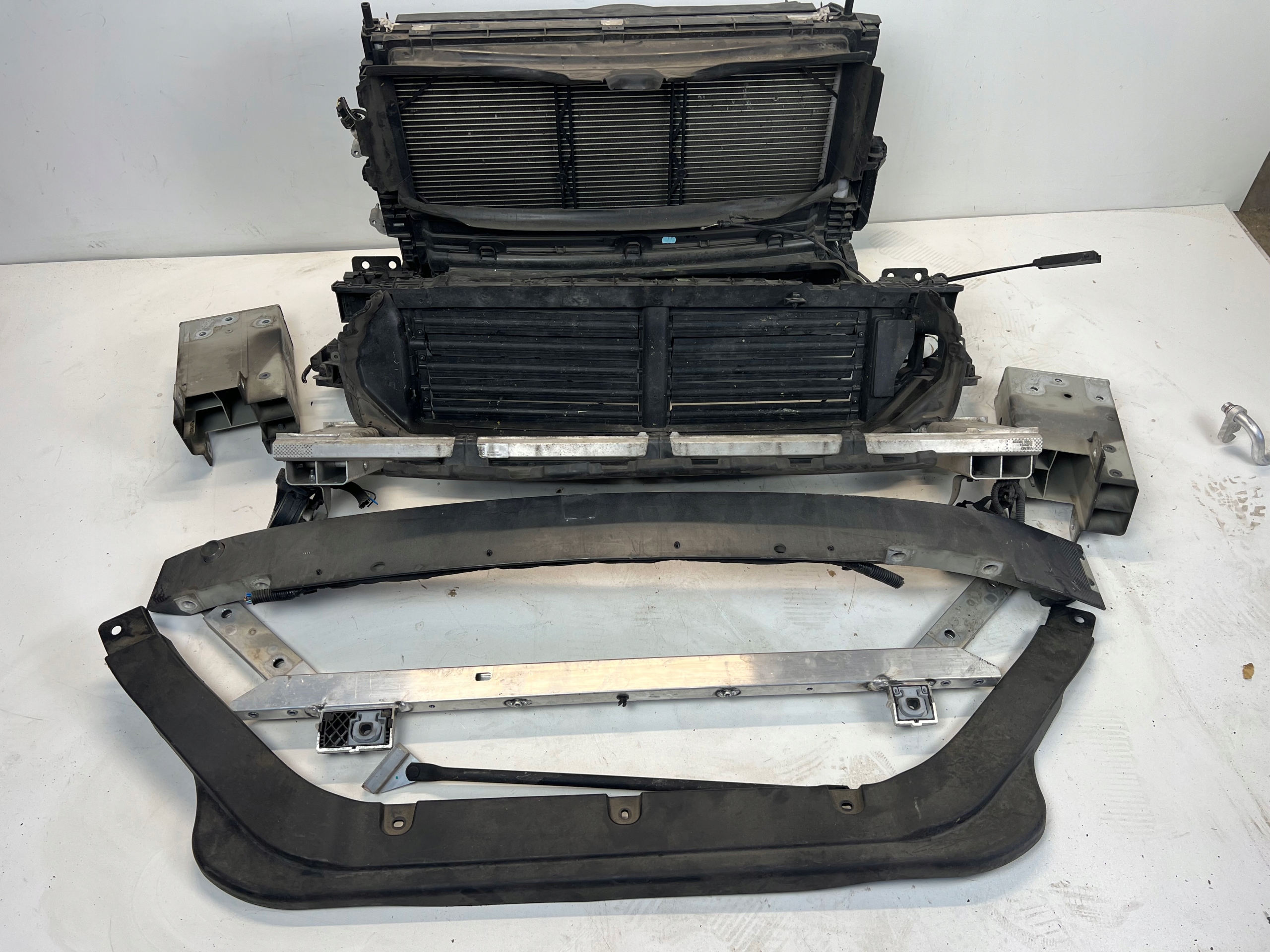 VOLVO XC60 II 2.0D PAS PRZEDNI KOMPLETNY