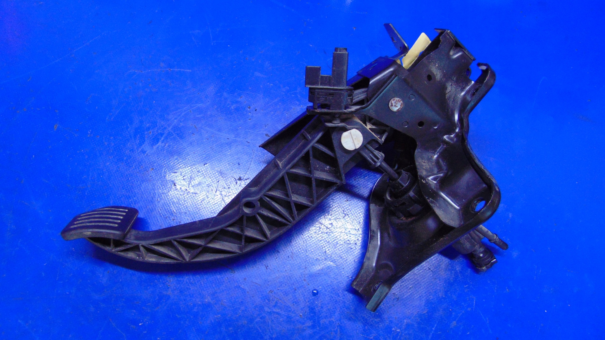 clutch pedal 2.0 16V FORD S-MAX and 06-14 year