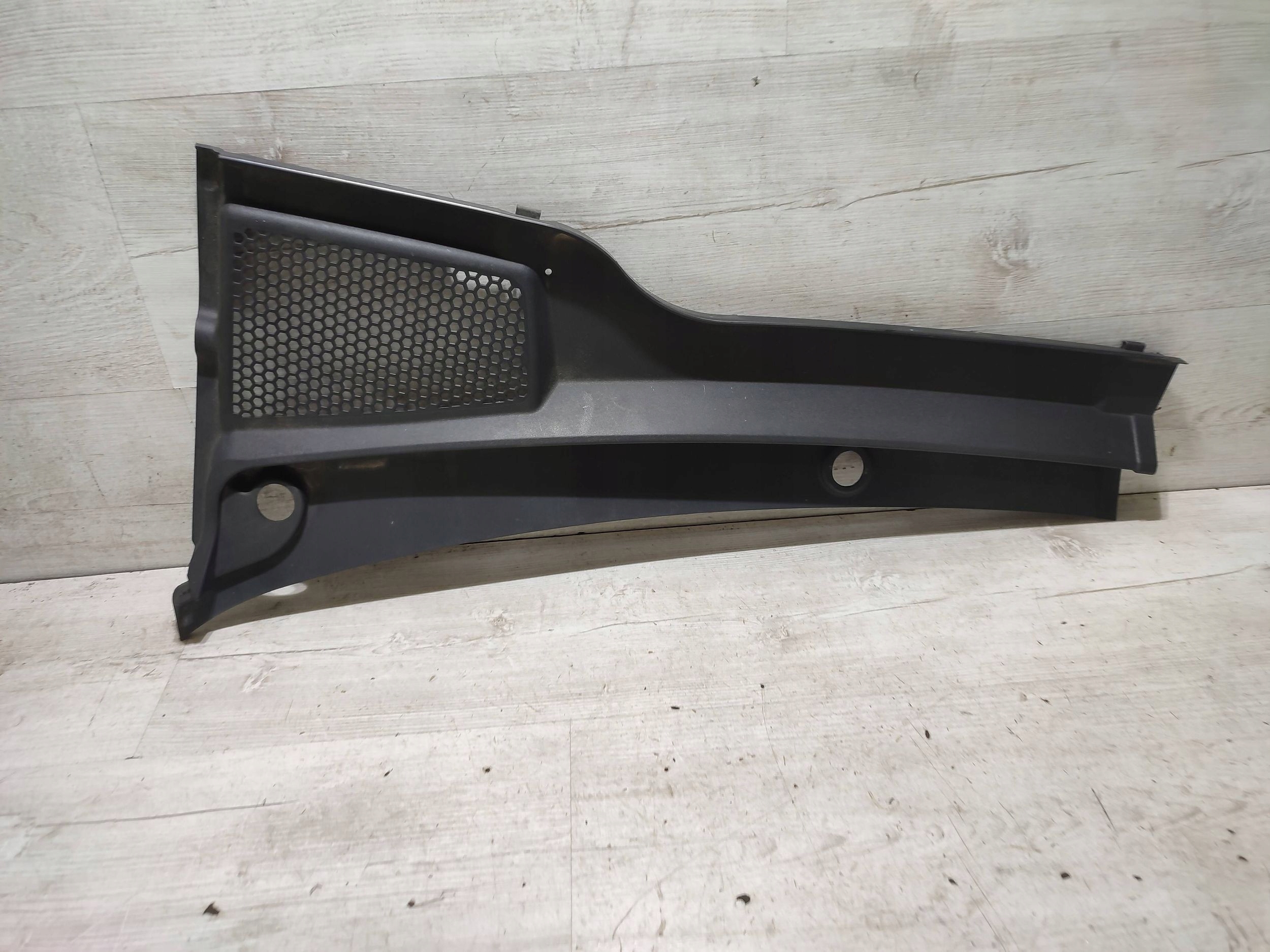 Seat Arona 2019 left side torpedo front
