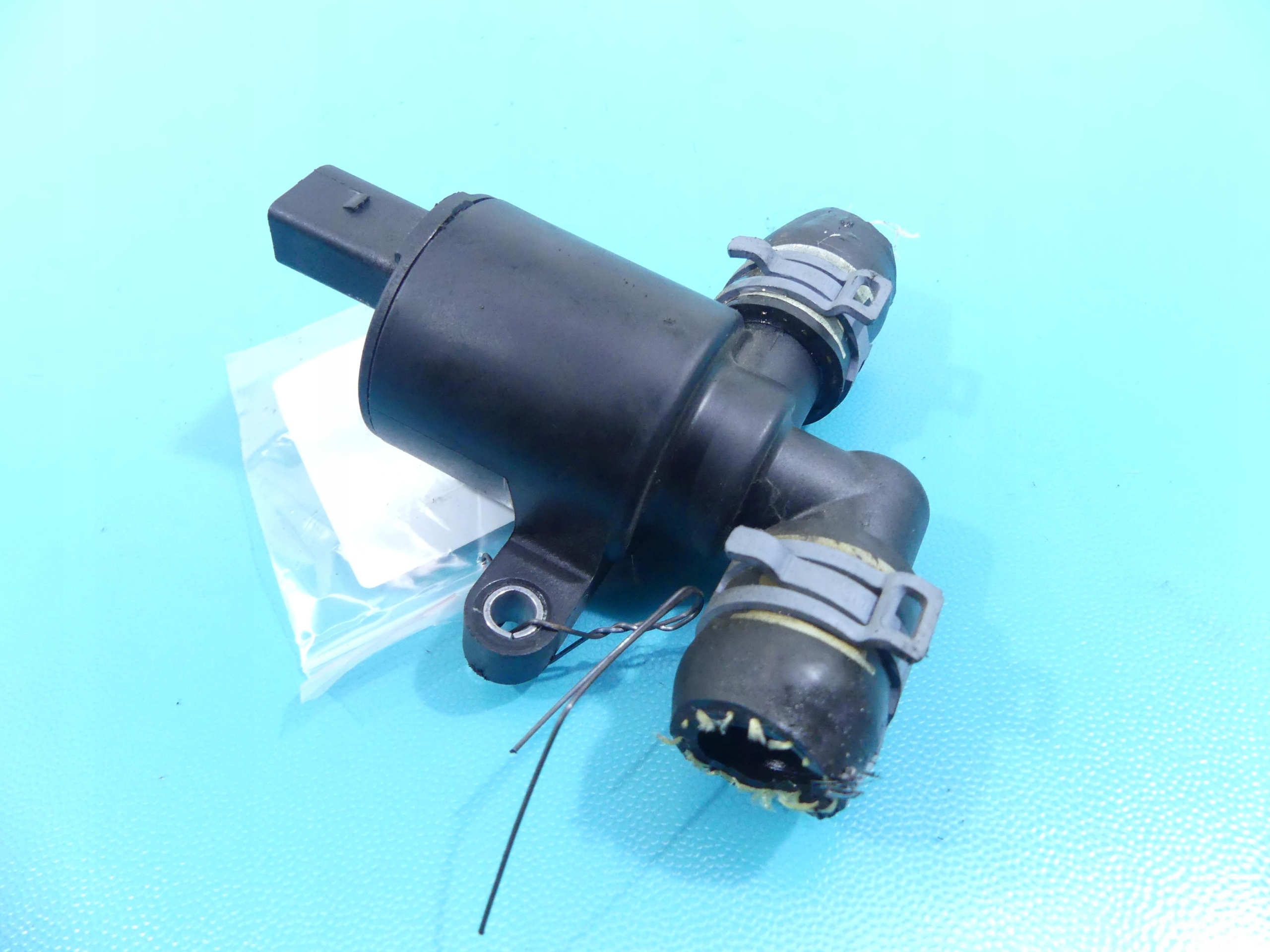 Водяной насос AUDI A4 B8 4H0121671D